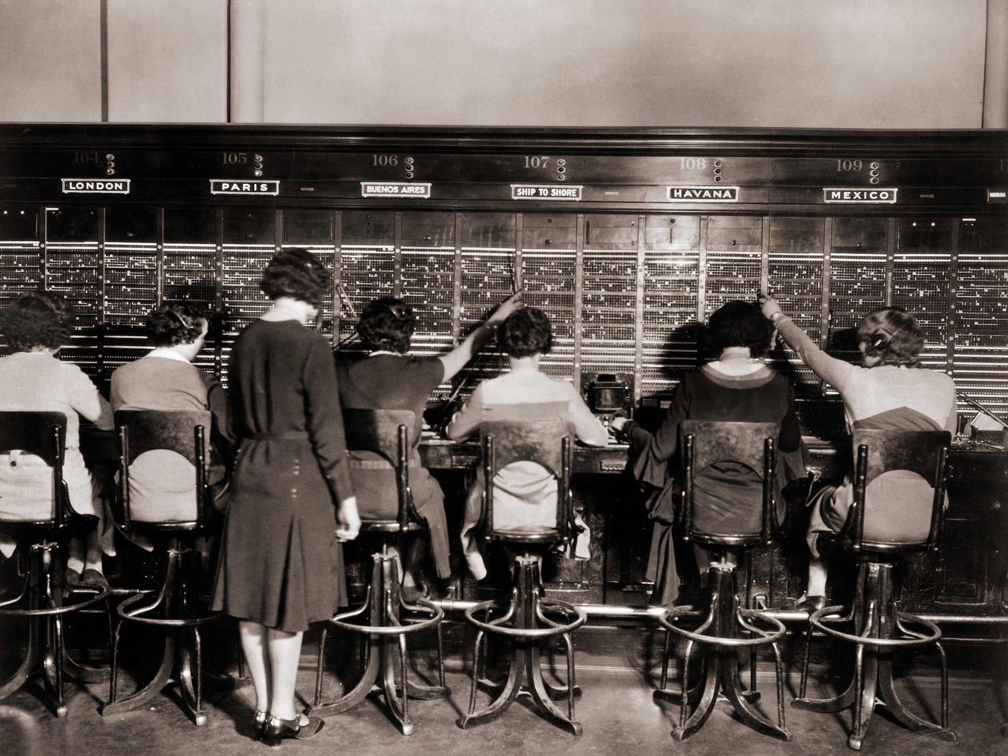 Operadoras de centralita en 1925.