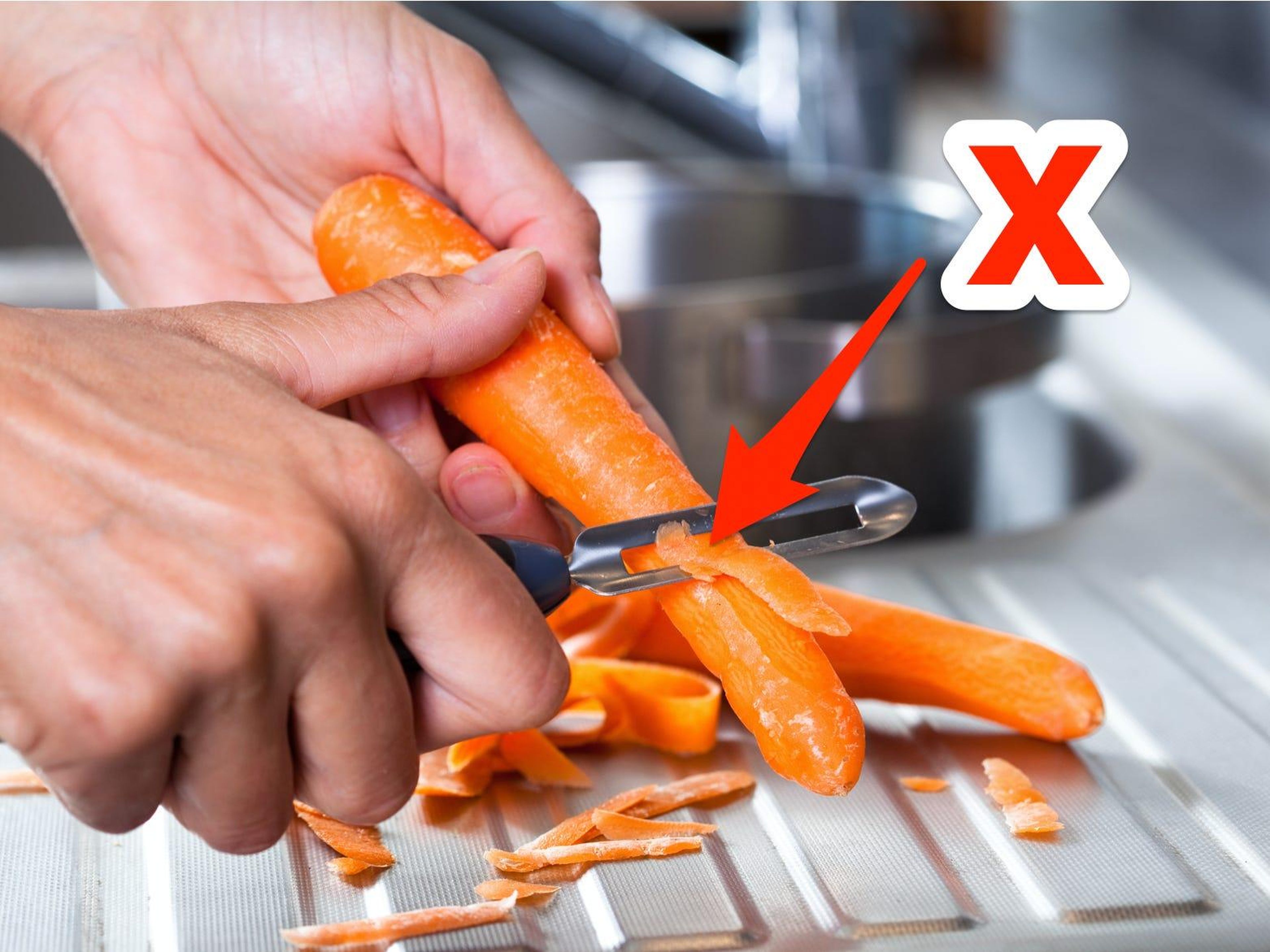 Pelar las zanahorias desperdicia tiempo y nutrientes.