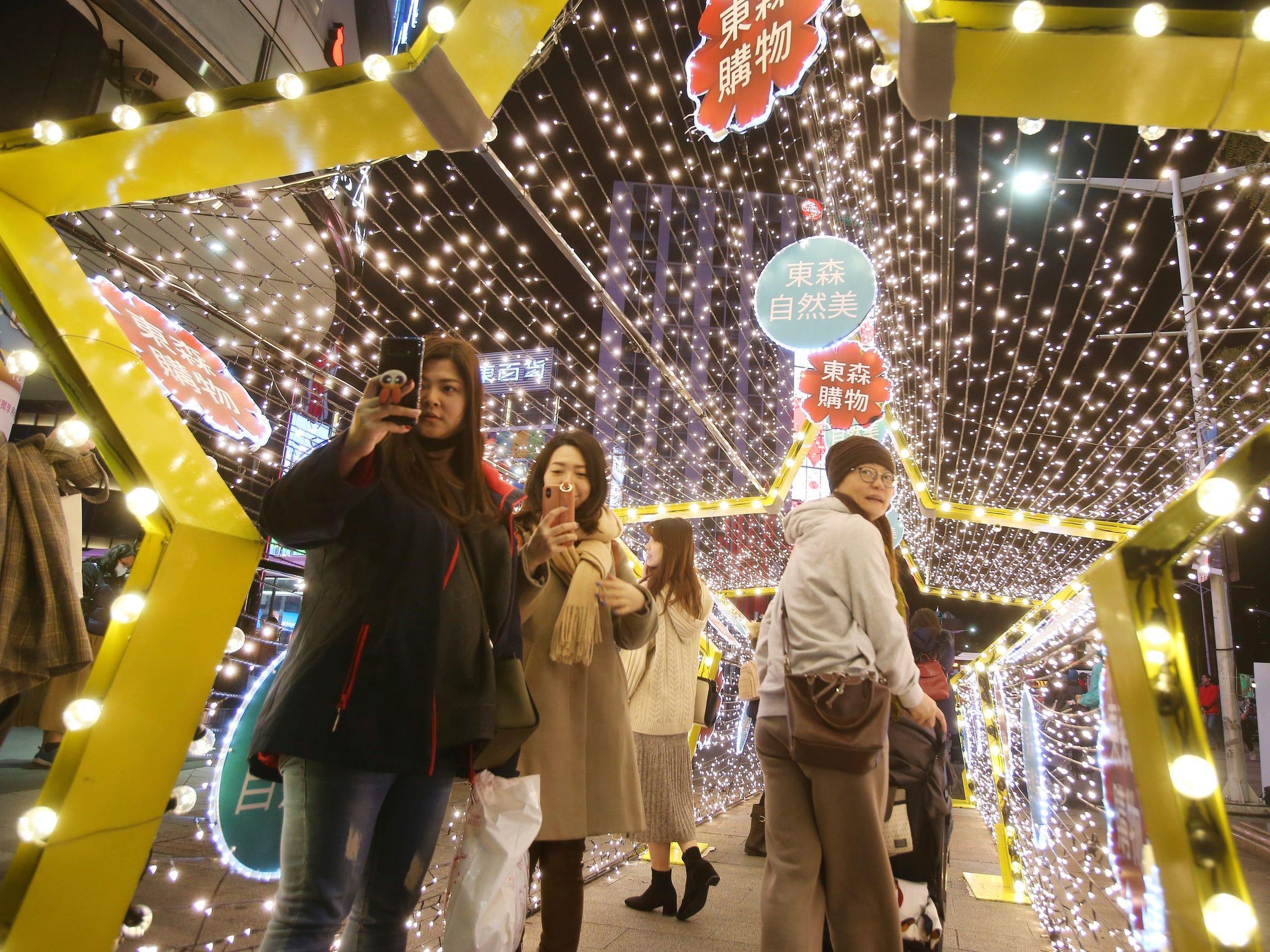 Personas en Taipei durante el Año Nuevo Lunar en febrero.
