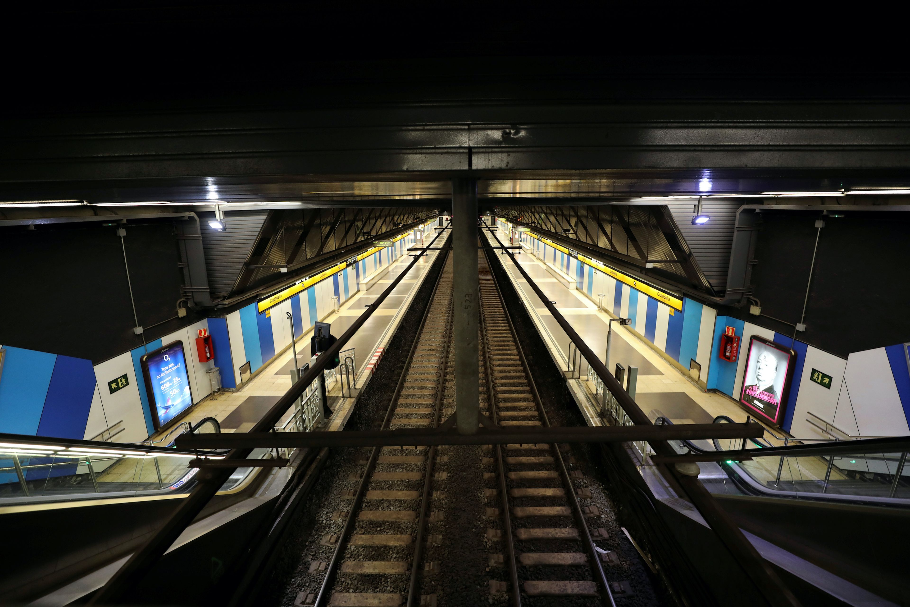 Primer día de estado de alarma: metro de Barcelona