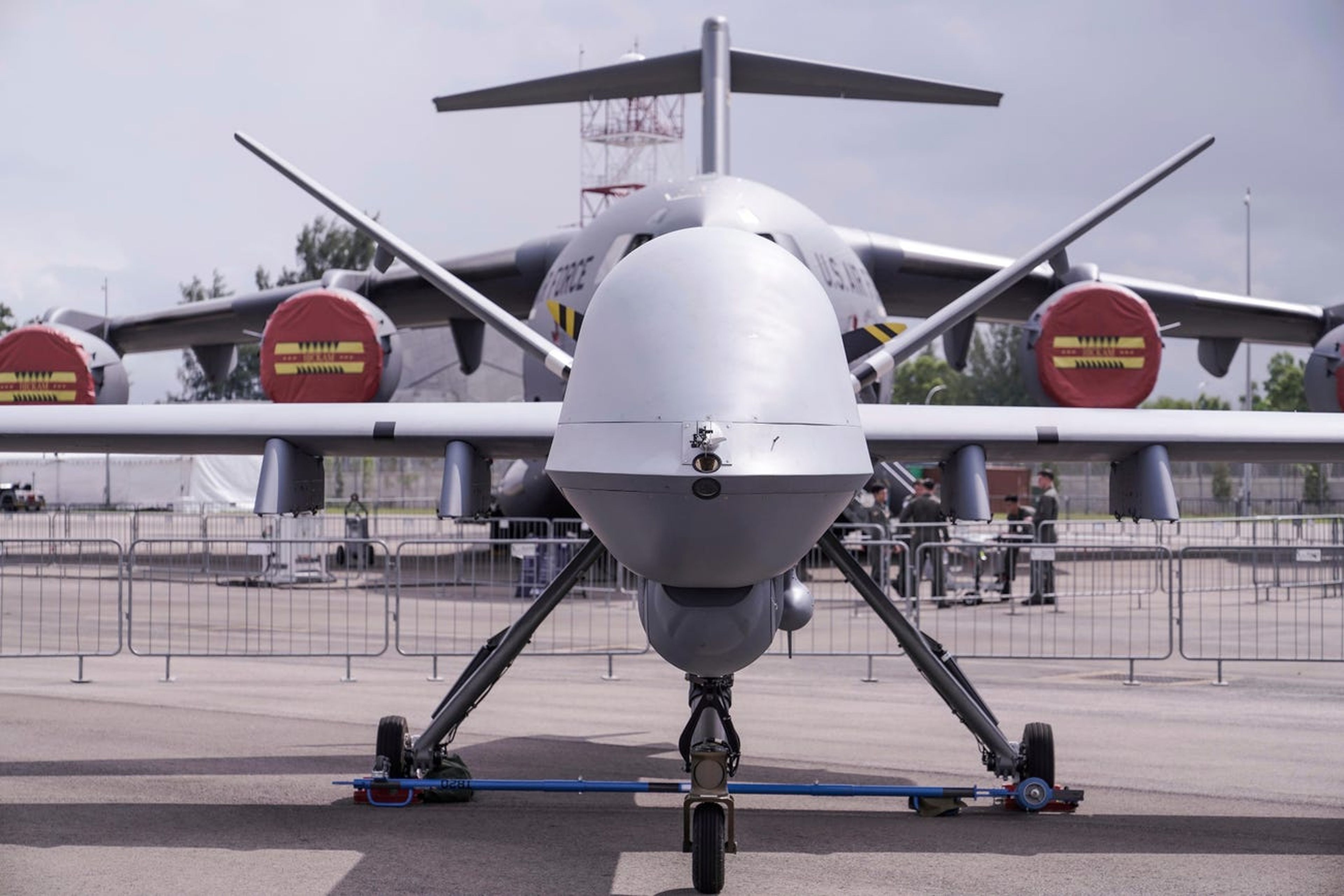 Un Reaper, un dron no tripulado de las Fuerzas Aéreas de EEUU, en una feria en Singapur.