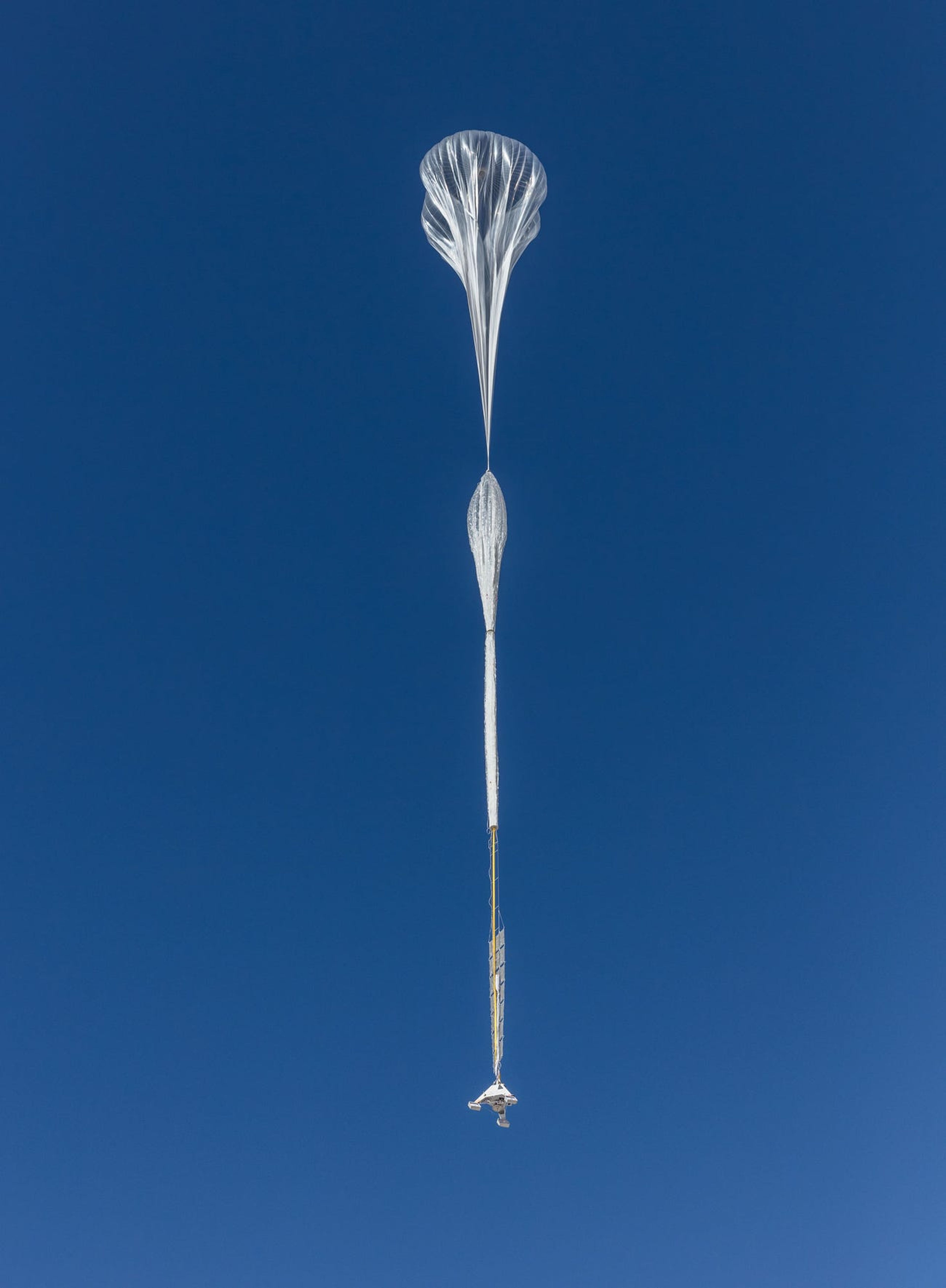 Un Stratolliter asciende dentro de una masa de aire para ganar altitud.