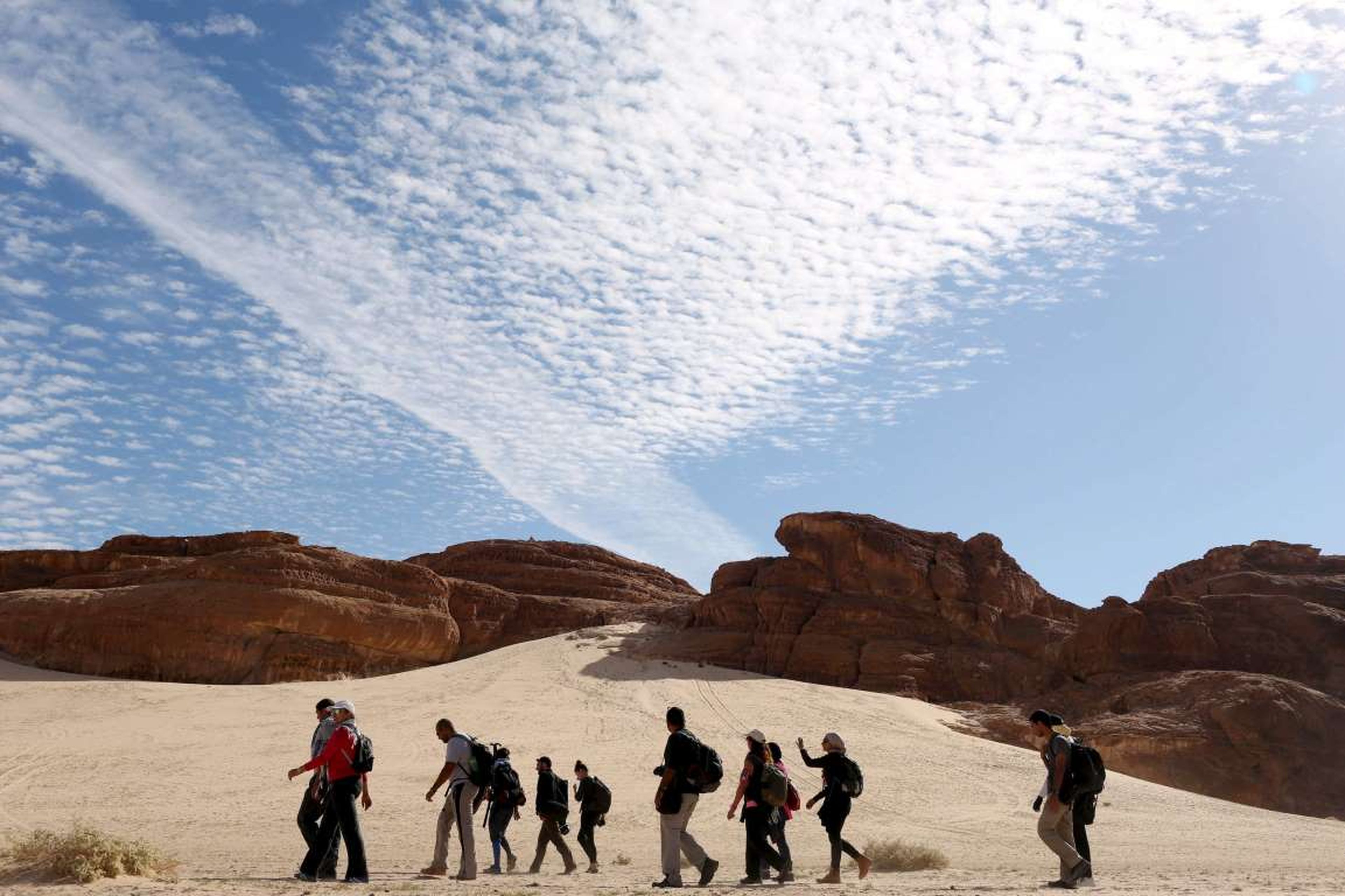 Tribus beduinas guían a los excursionistas a través de la naturaleza indómita del Valle del Nilo en el Sinaí, Egipto.