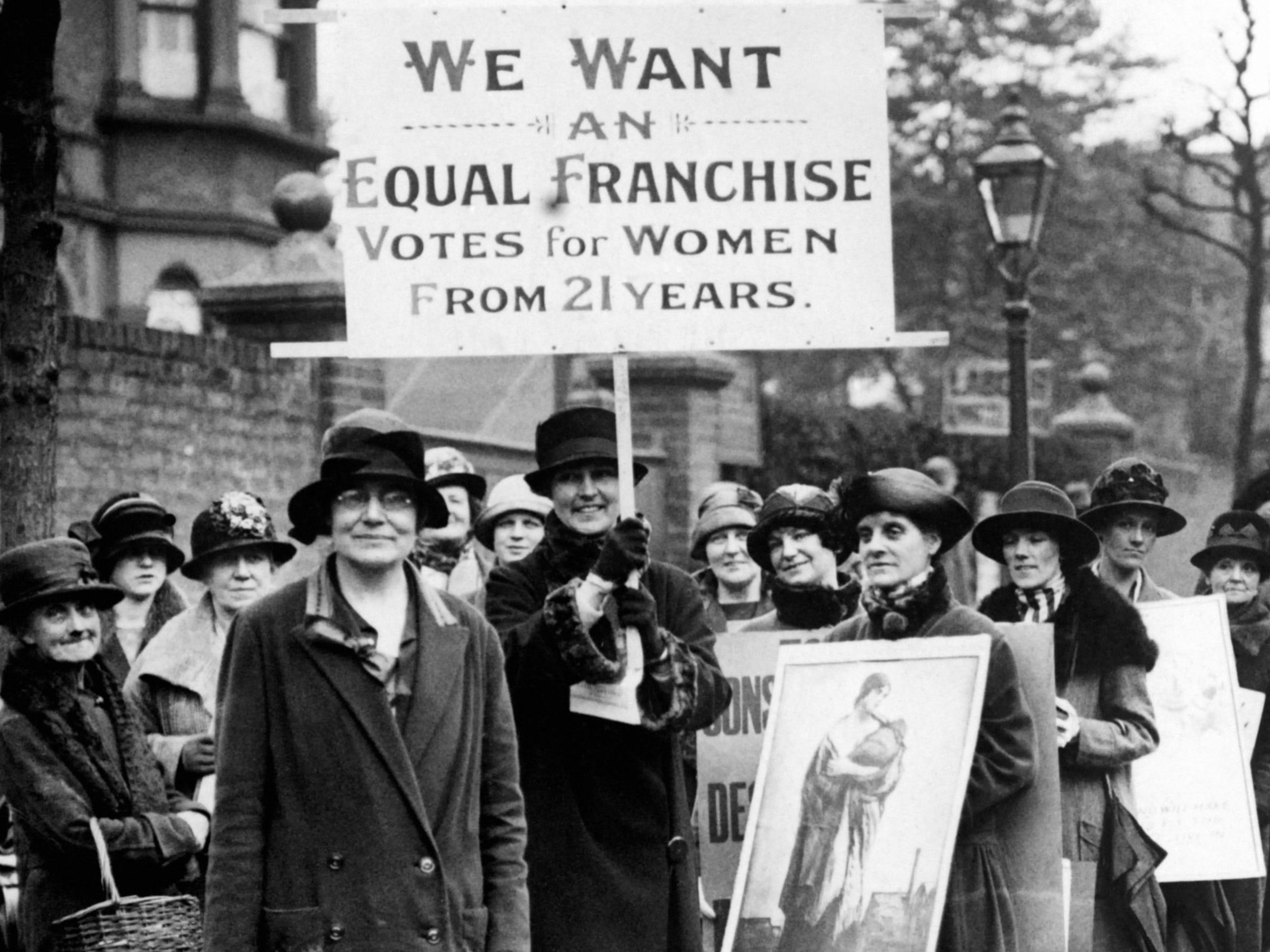 Las mujeres se manifiestan por el derecho al voto en Londres, 1920.