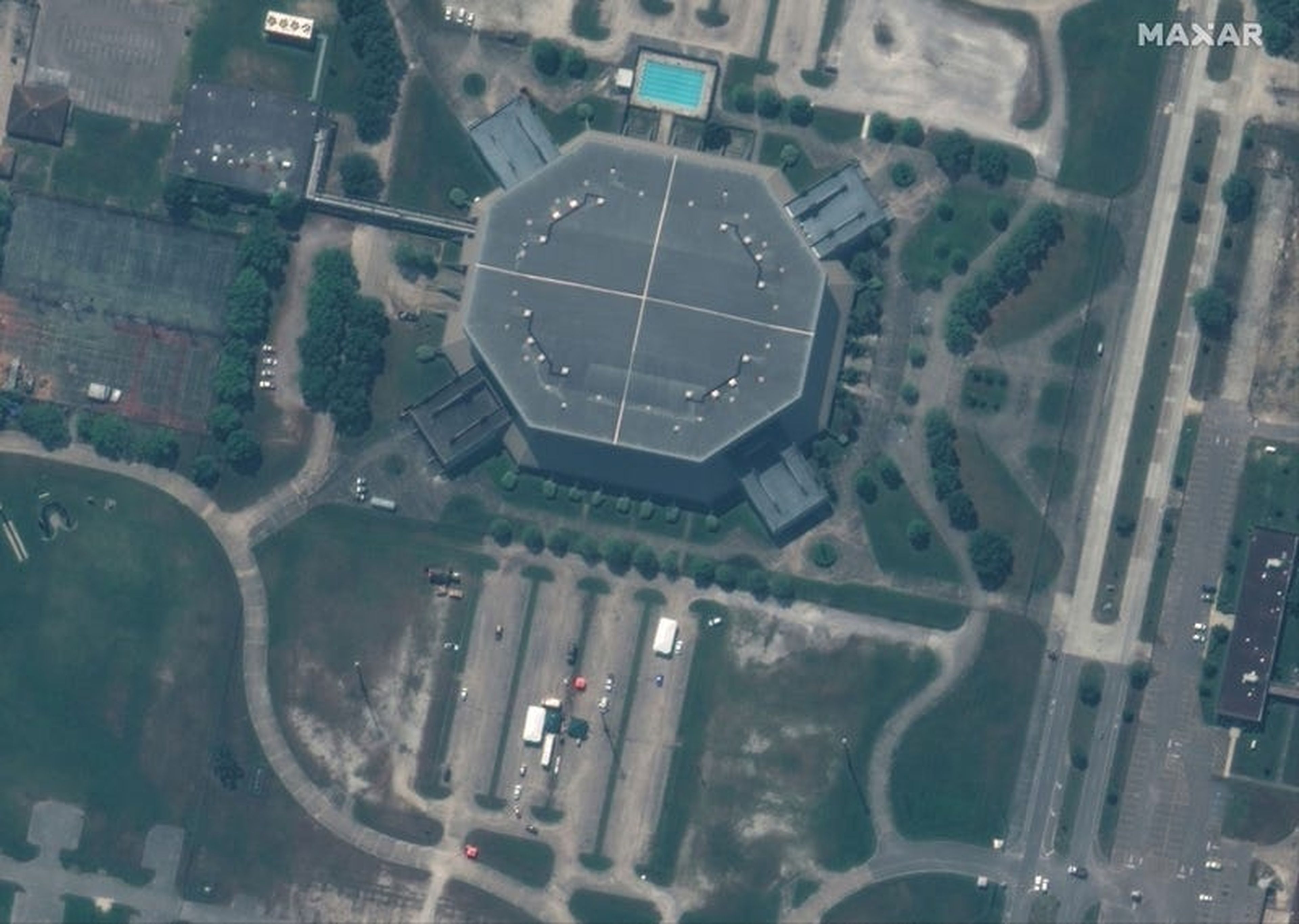 Aquí se muestra el parking del Lakefront Arena de la Universidad de Nueva Orleans