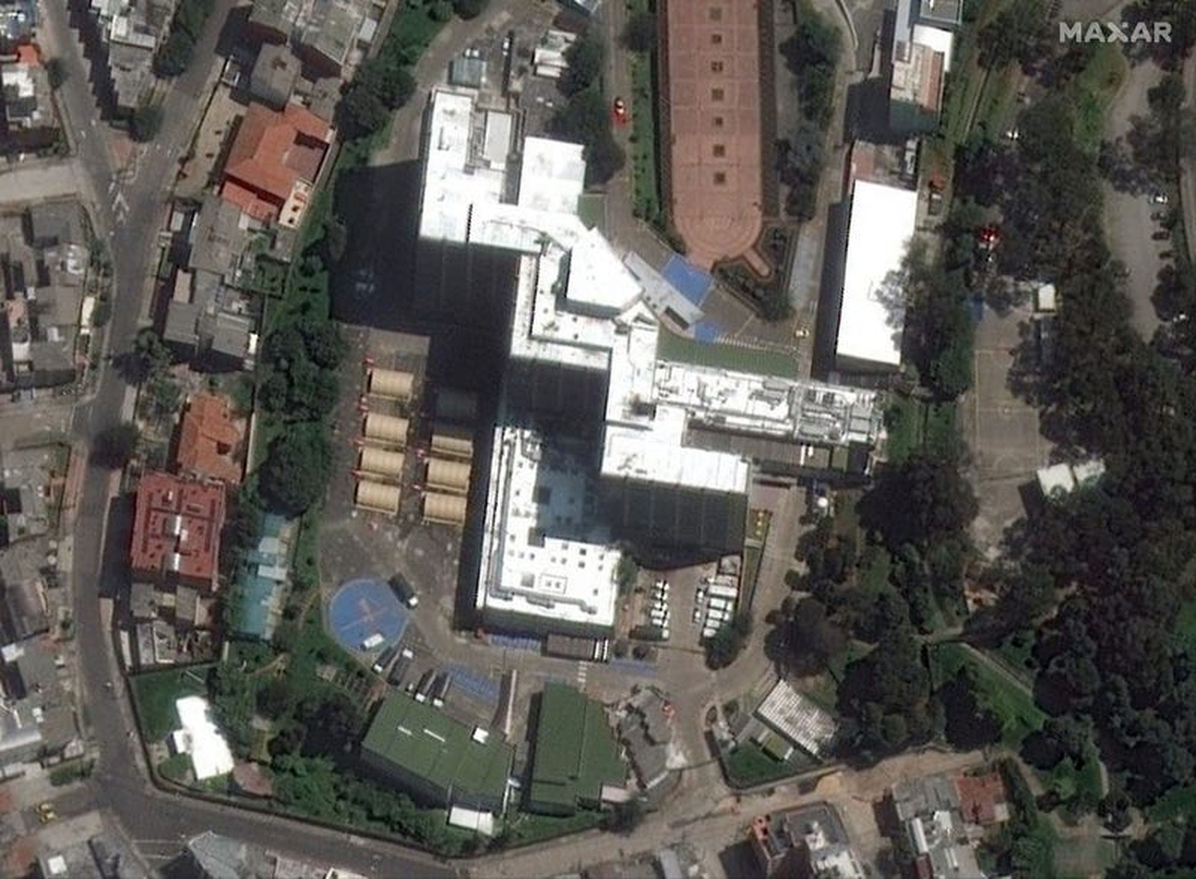 En Bogotá, Colombia, el hospital militar central del país ha adaptado su parking para incluir ocho carpas hospitalarias