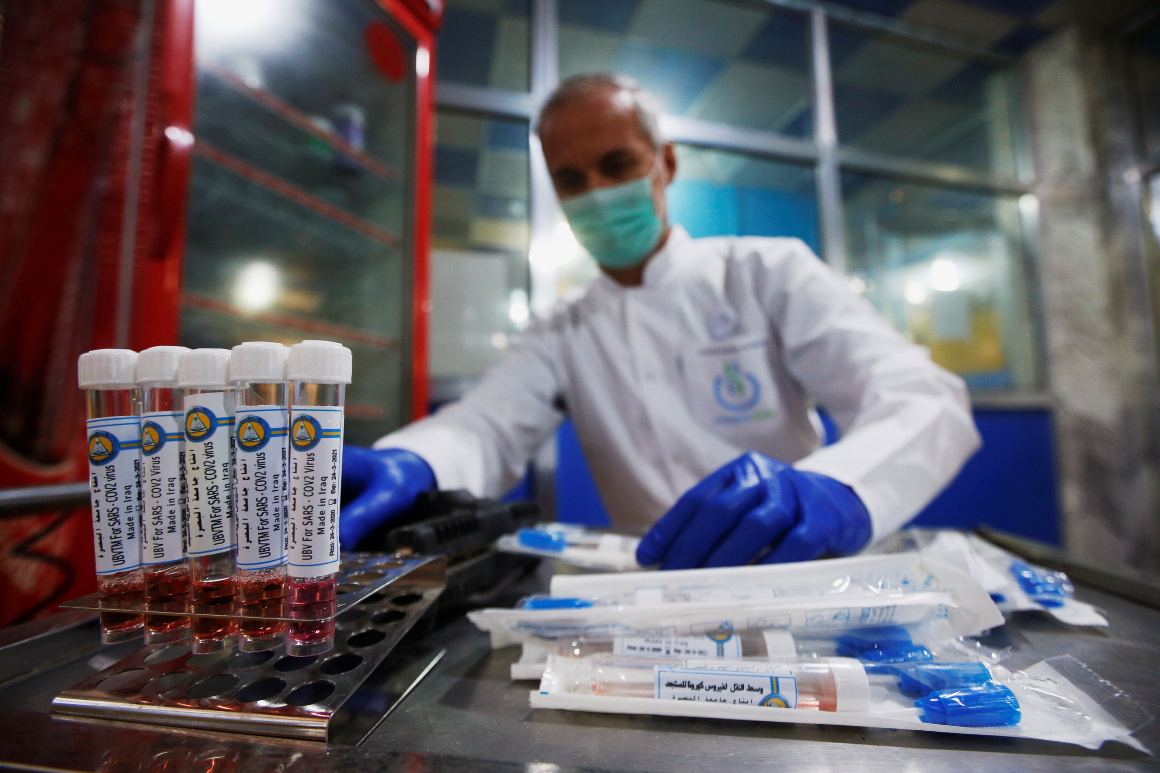Científicos iraquíes investigan tratamientos contra el coronavirus