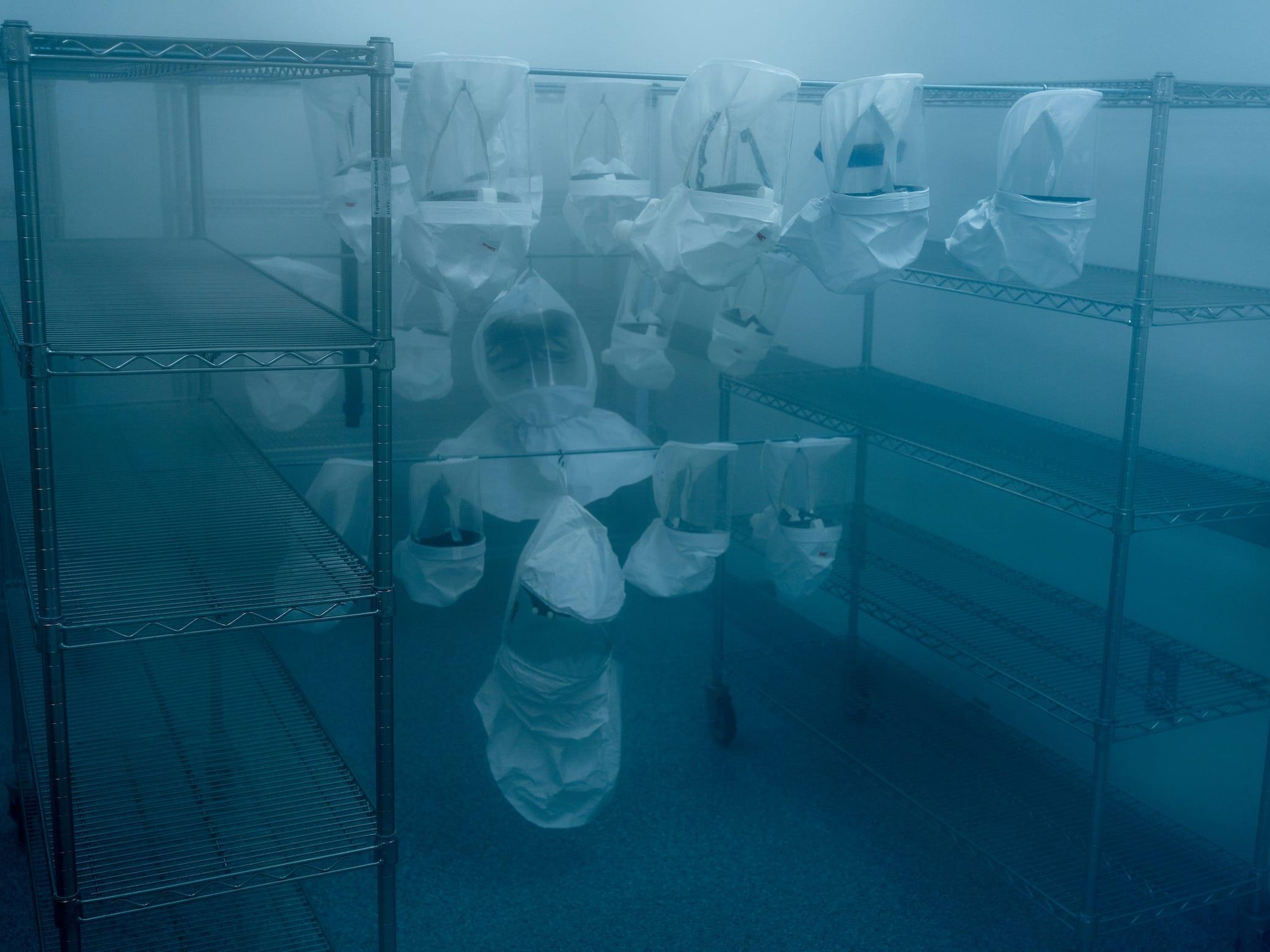 Mascarillas siendo esterilizadas en el Instituto del Cáncer Dana-Farber