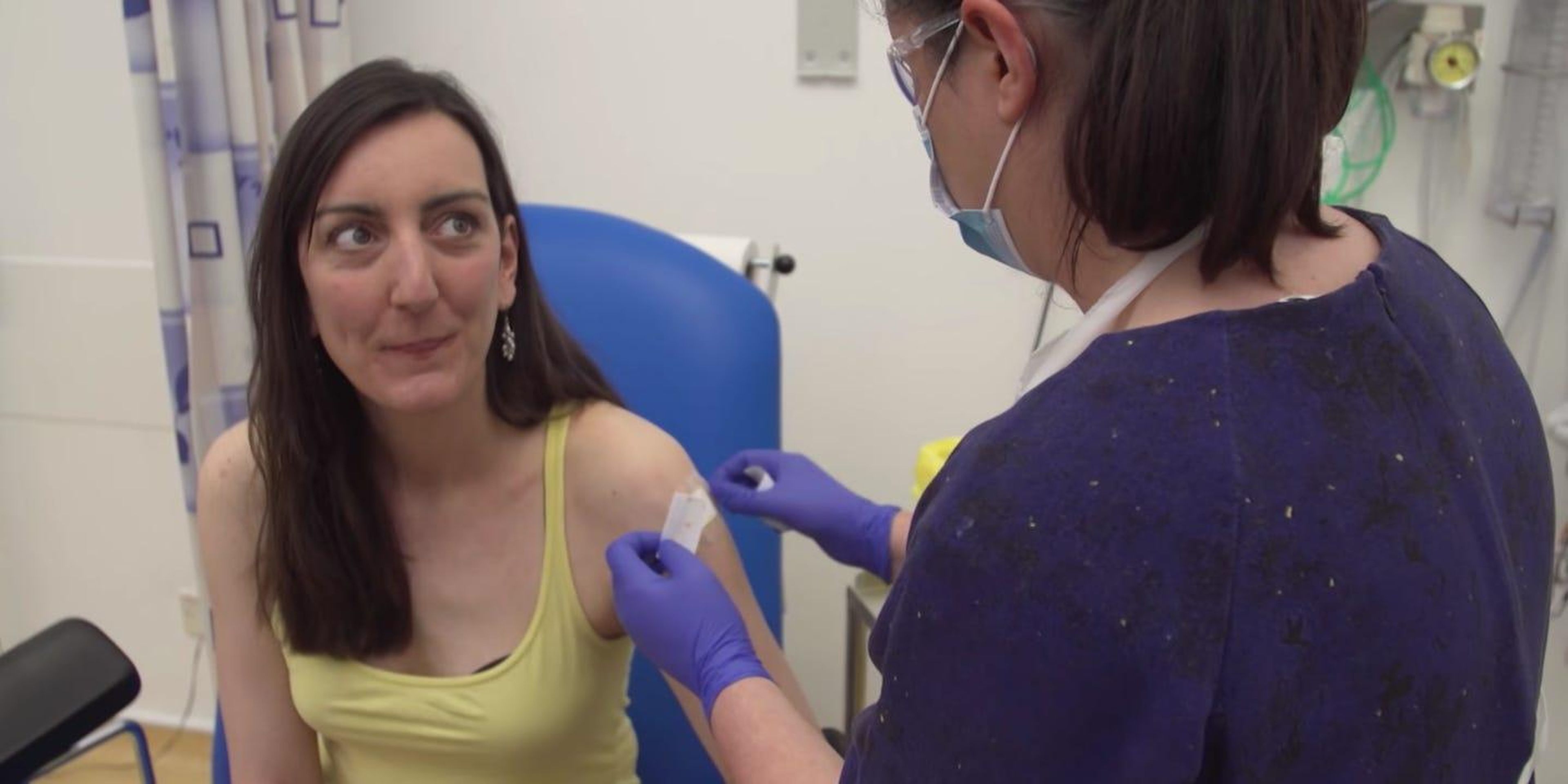 La científica Elisa Granato es la primera persona que ha recibido una dosis de la vacuna hAdOx1 nCoV-19 desarrollada en Oxford.