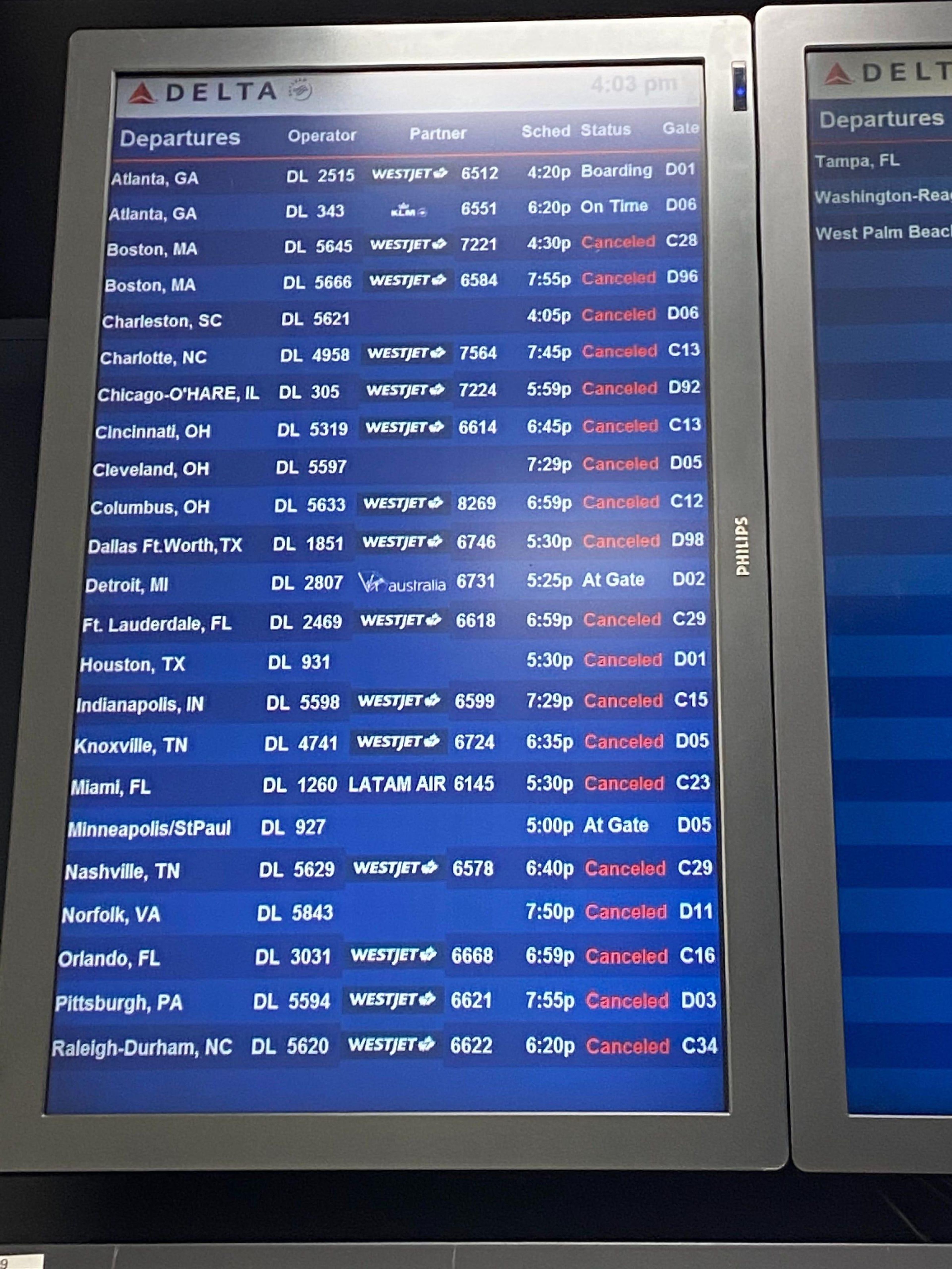 La mayoría de los vuelos fueron cancelados.