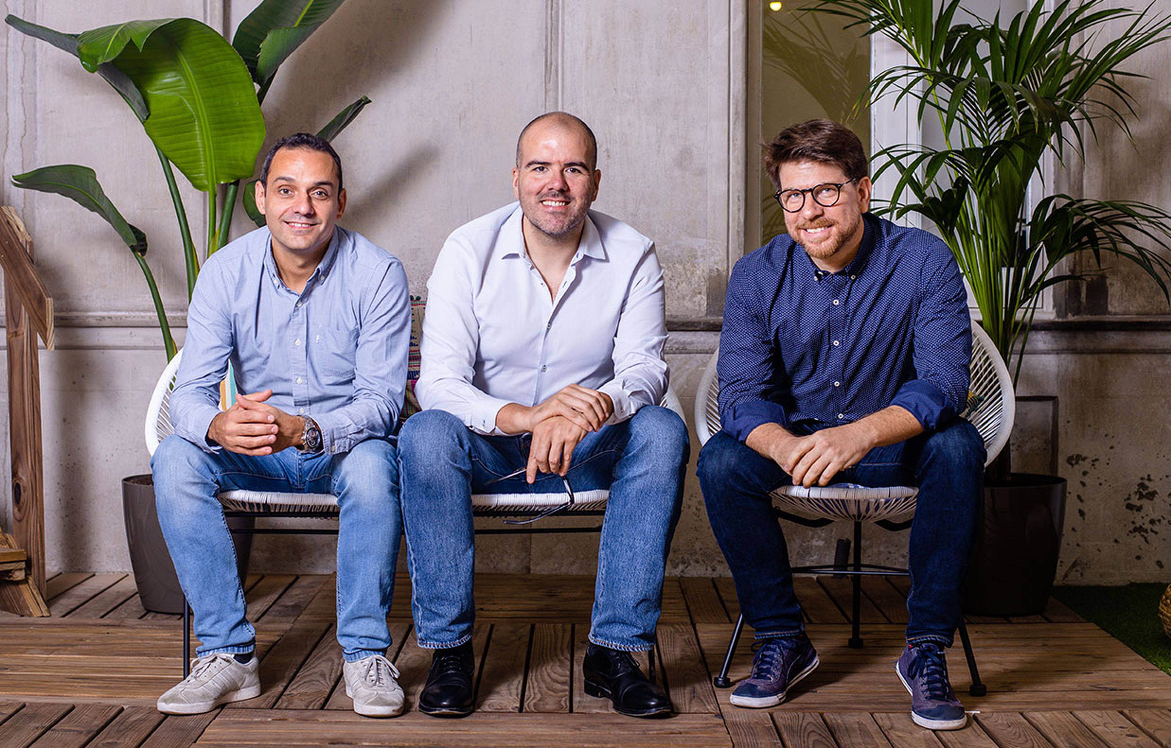 Josep Gaspar (i), Eduardo Cruz (c) y Josh Gabel (d), fundadores de Qustodio.