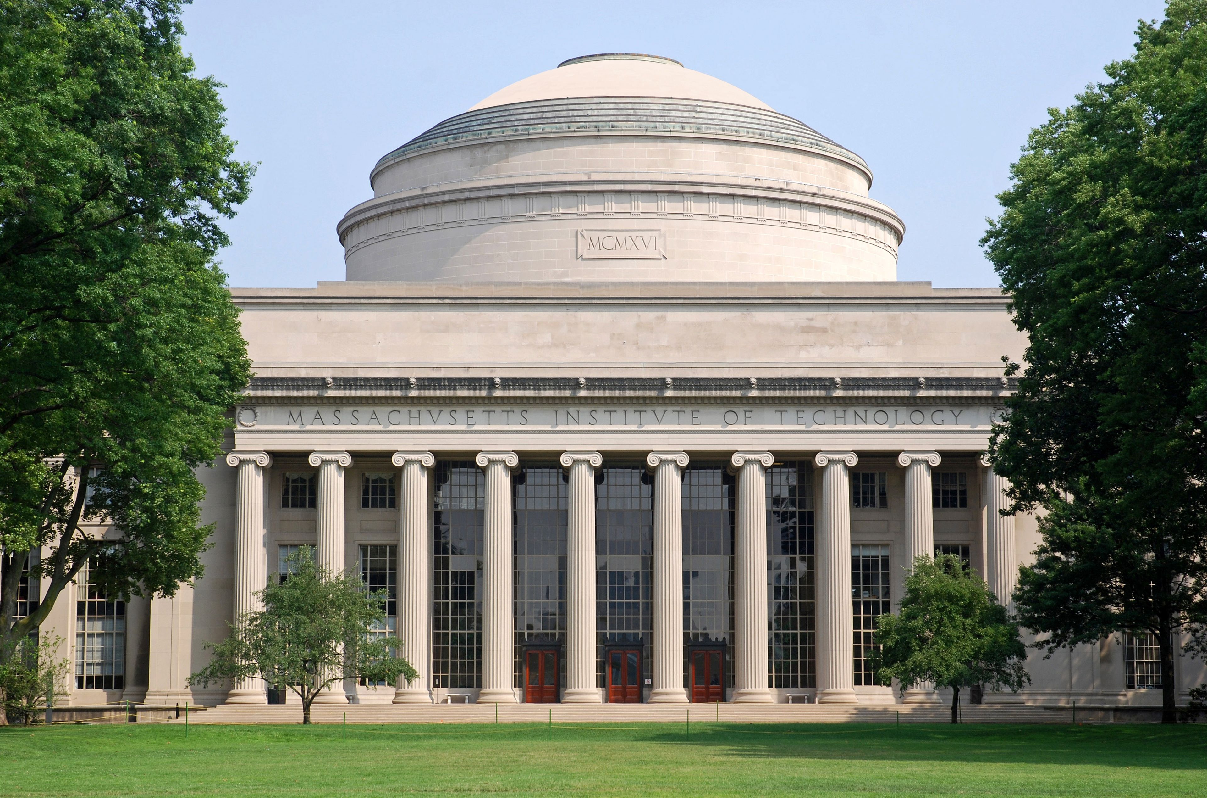 Edificio emblemático del MIT.