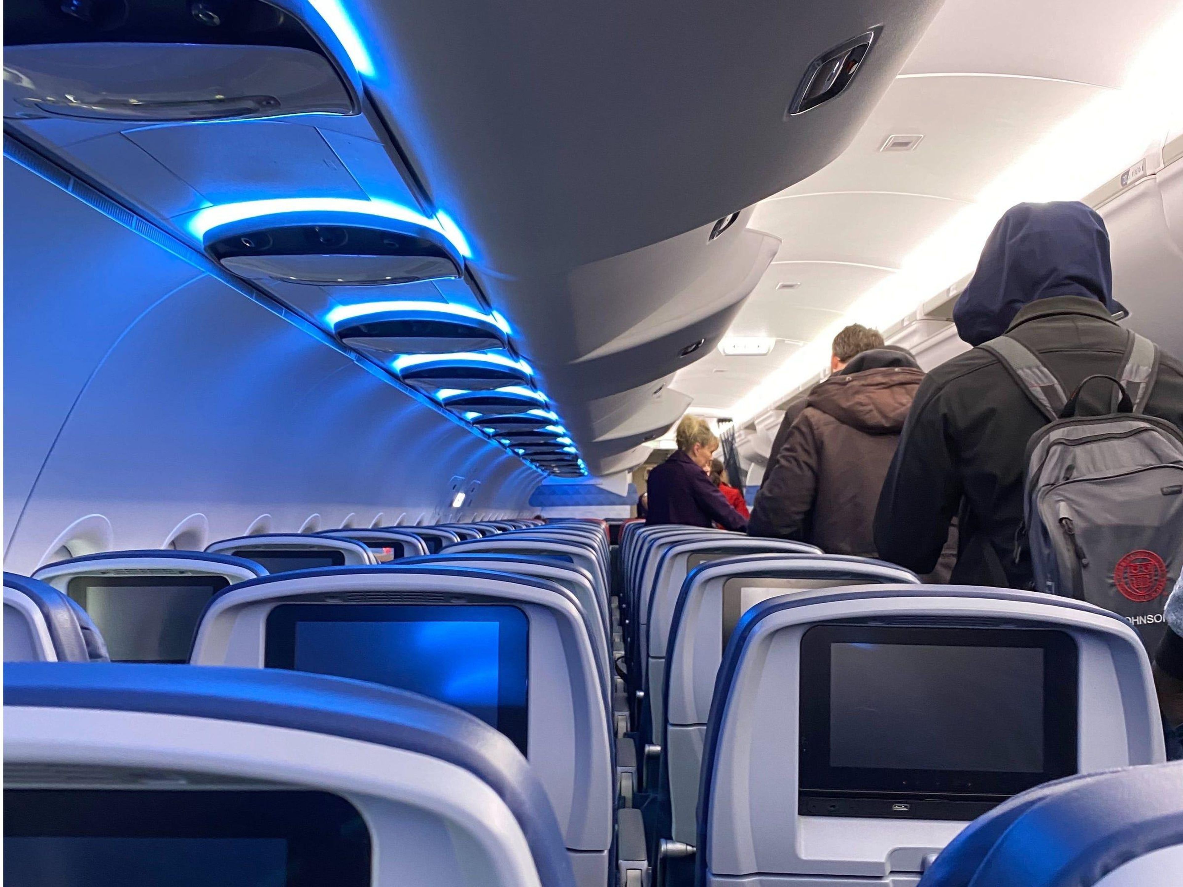 Había 35 personas a bordo de este vuelo Delta el viernes 3 de abril de 2020.