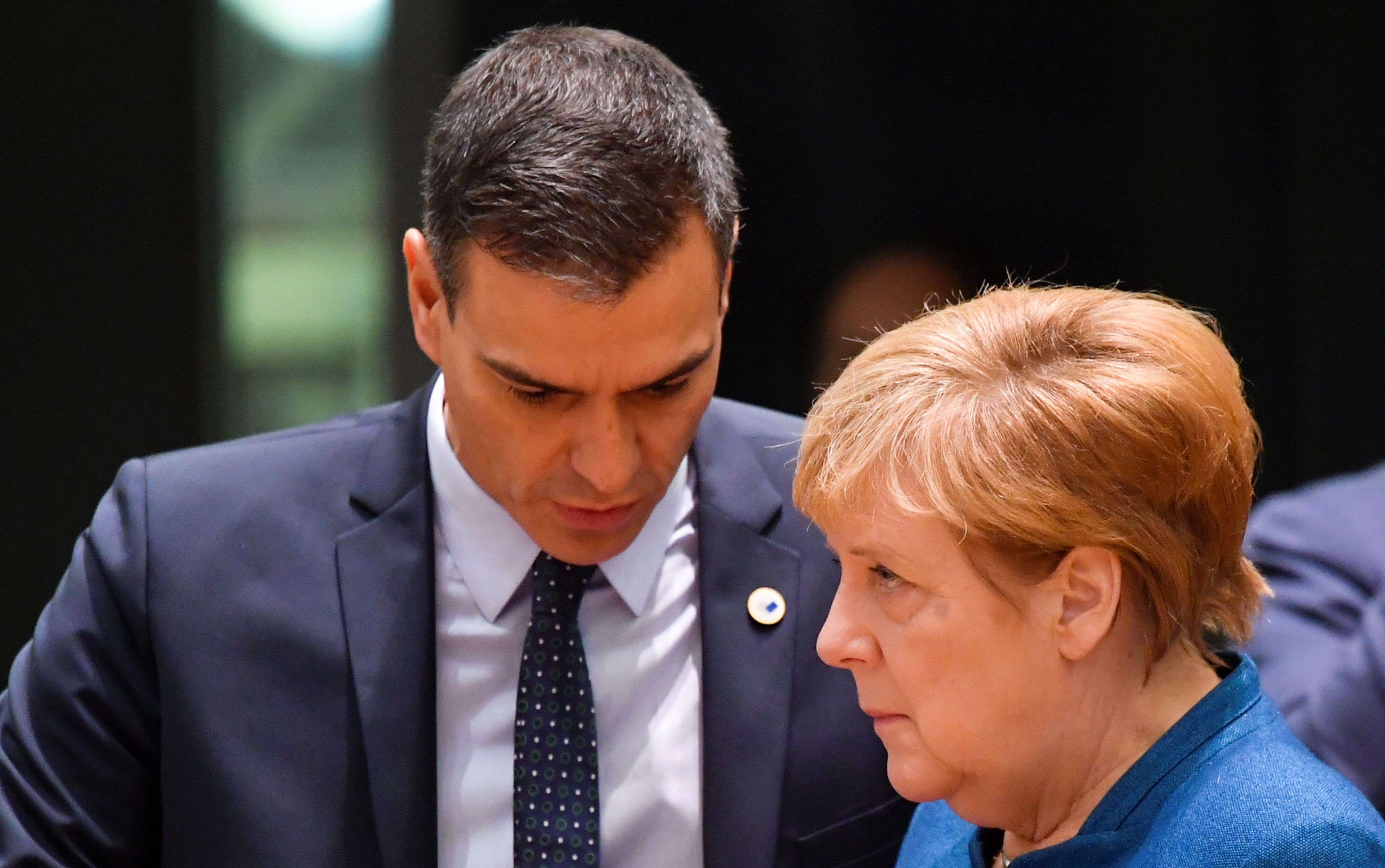El presidente español Pedro Sánchez y la canciller alemana Angela Merkel