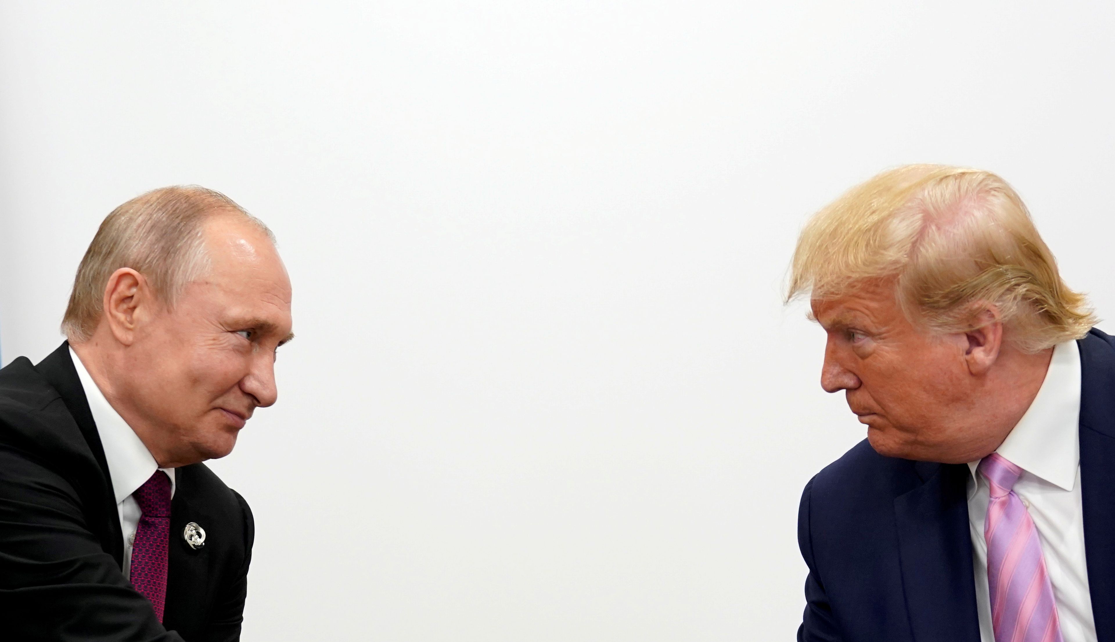 El presidente de Rusia, Vladimir Putin y el presidente de Estados Unidos, Donald Trump en el encuentro del G20 en Osaka.