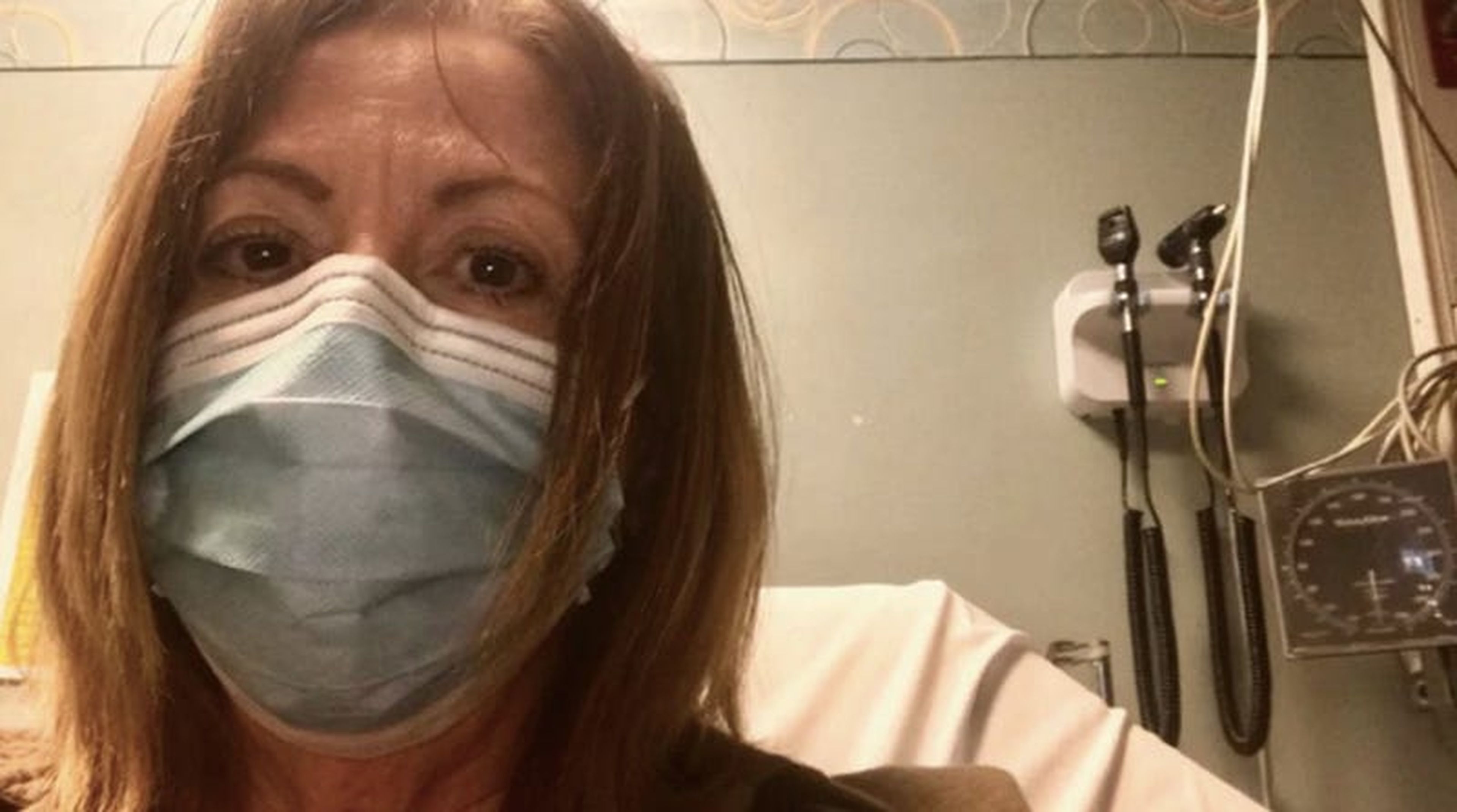 Rosemary O'Hara, editora del South Florida Sun Sentinel, comentó que sentía que necesitaba una máscara de oxígeno