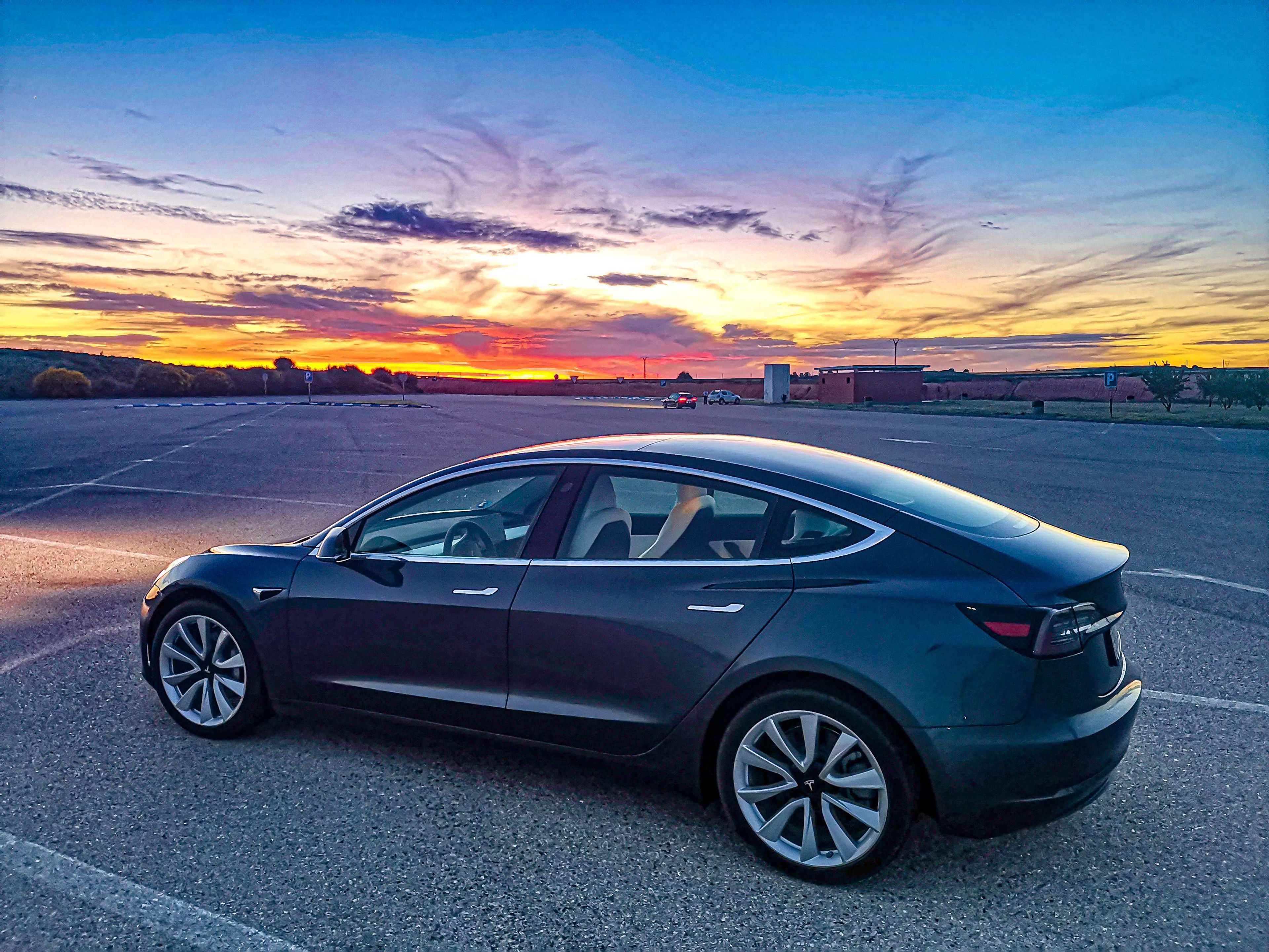 Tesla Model 3 probado por Business Insider España