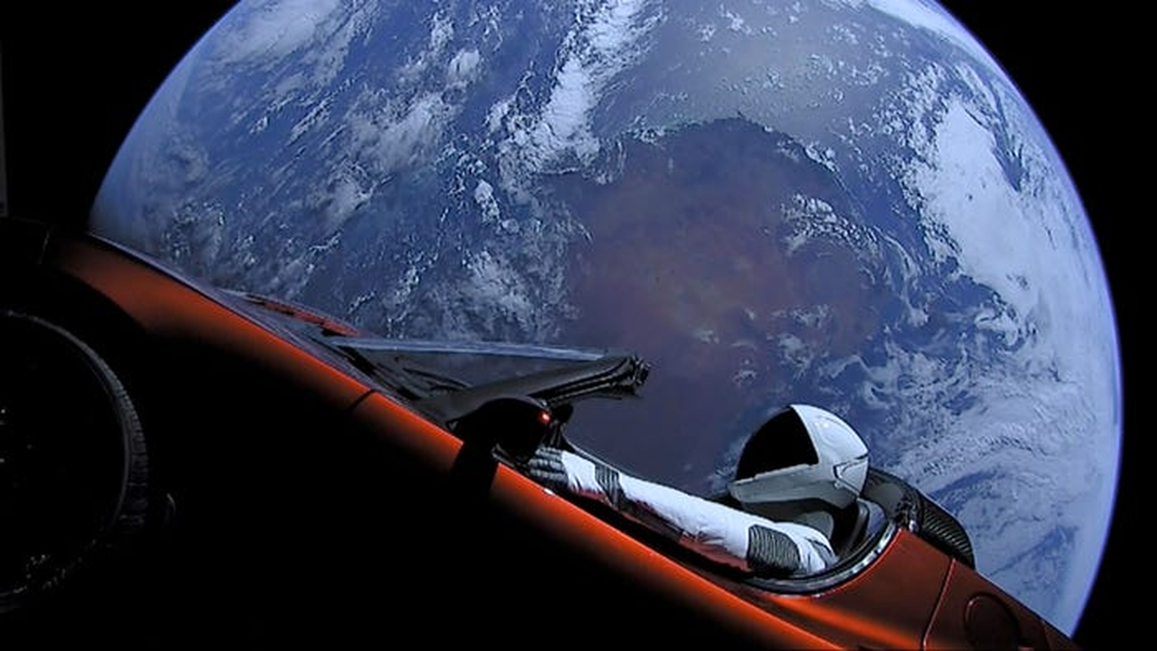El Tesla Roadster original de Elon Musk en el espacio.