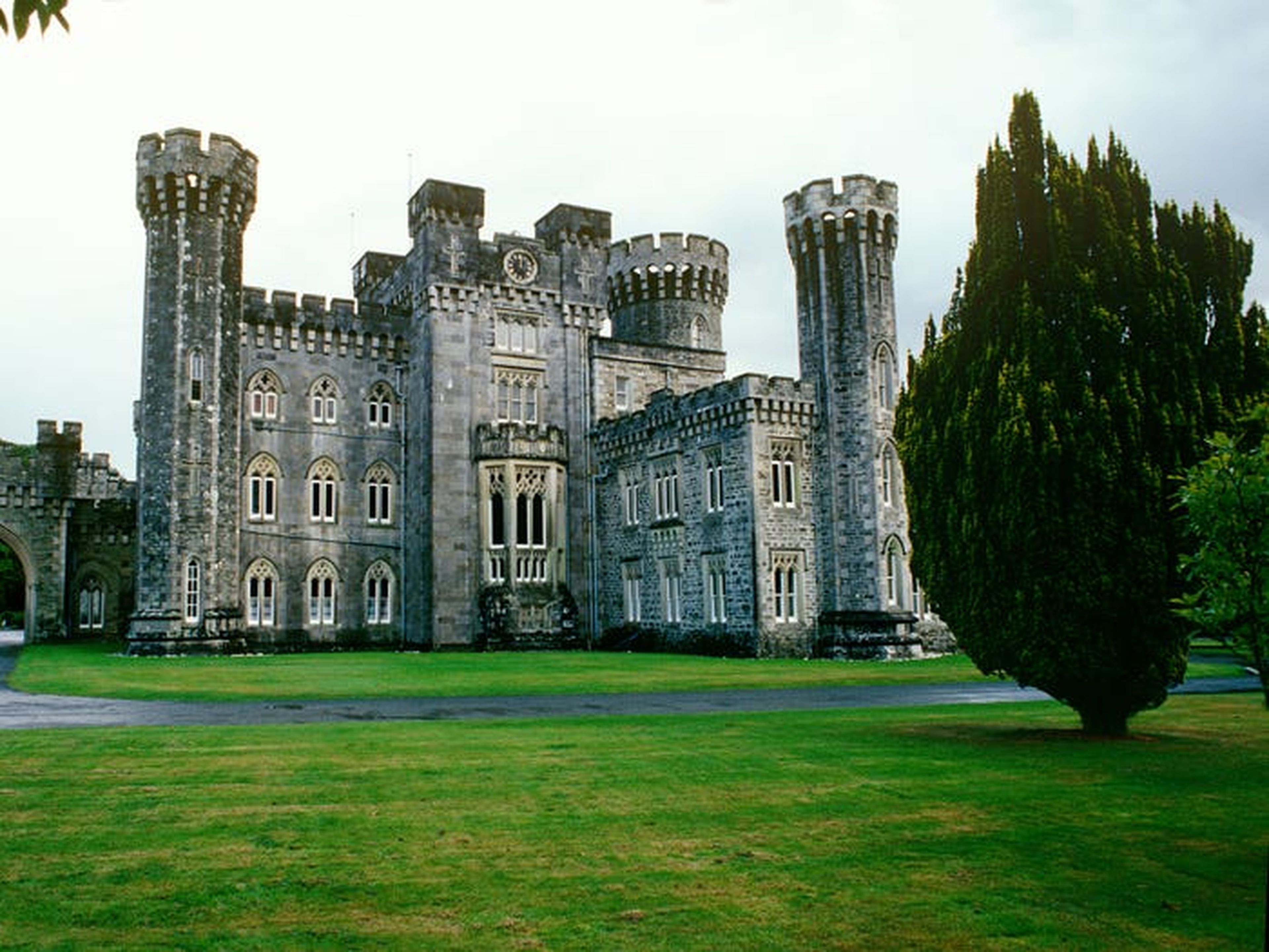 El castillo está ubicado en Irlanda.