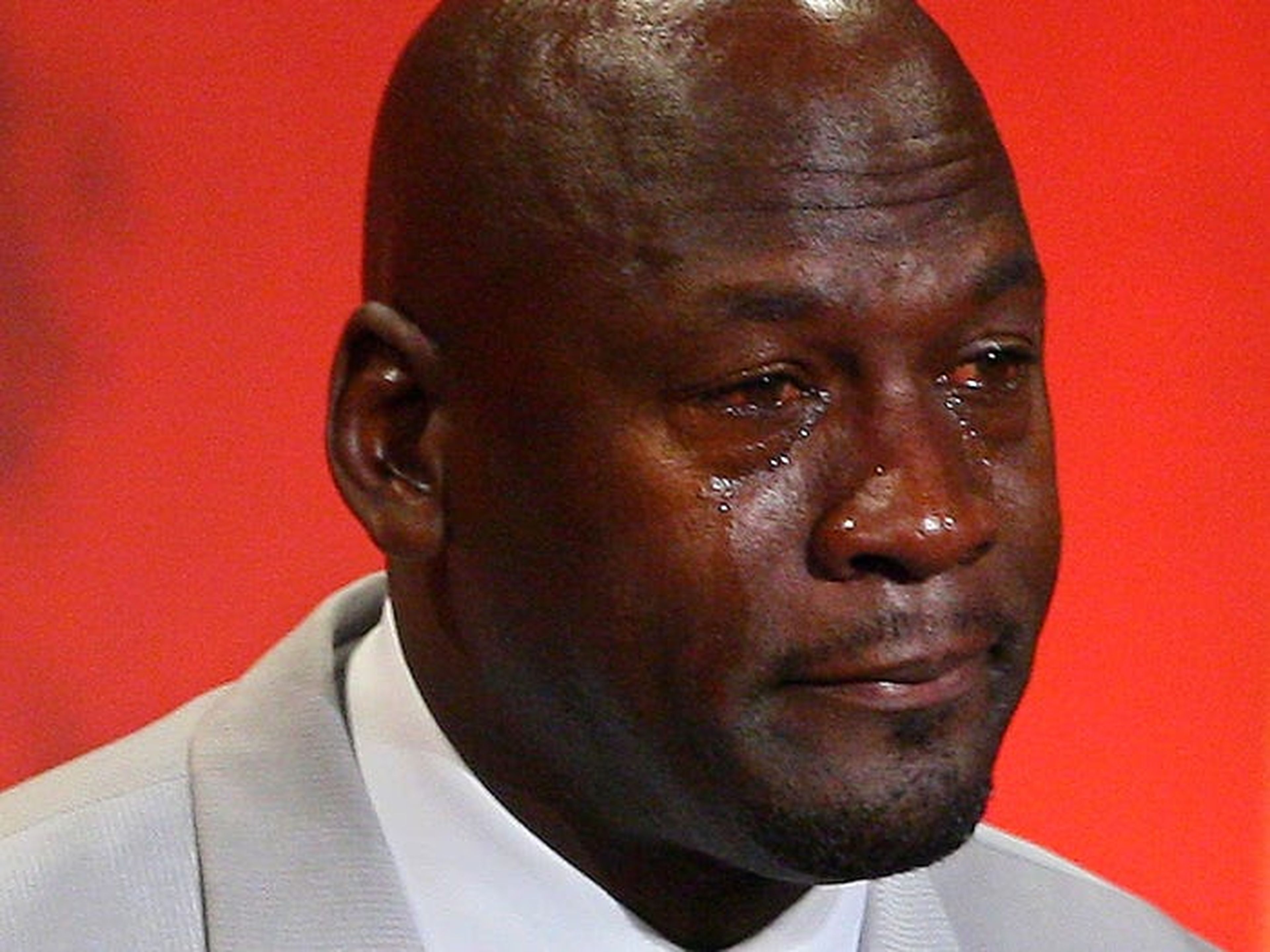 Jordan llorando en su discurso en su entrada al Salón de la Fama.