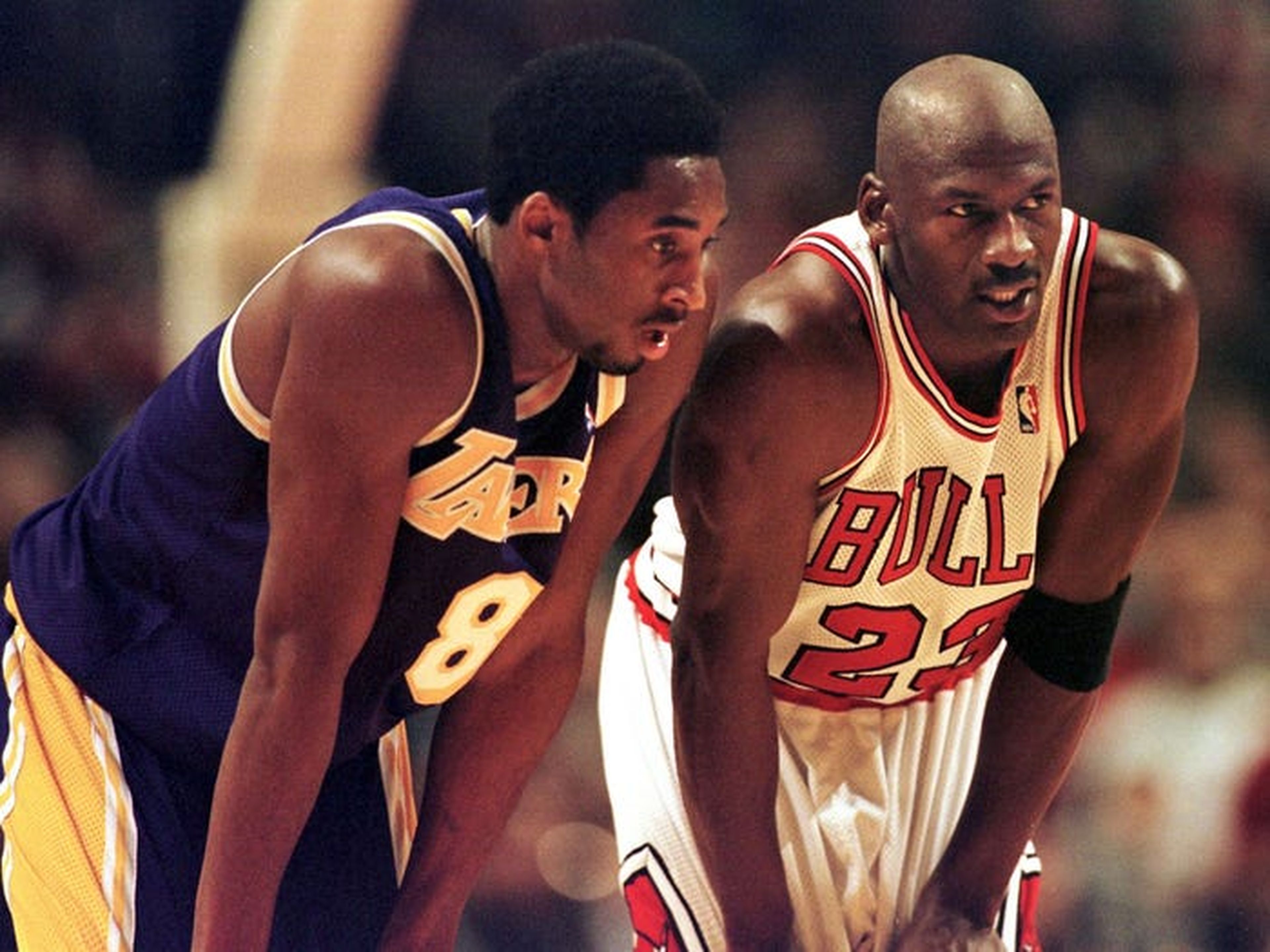 Michael Jordan junto a Kobe Bryant.