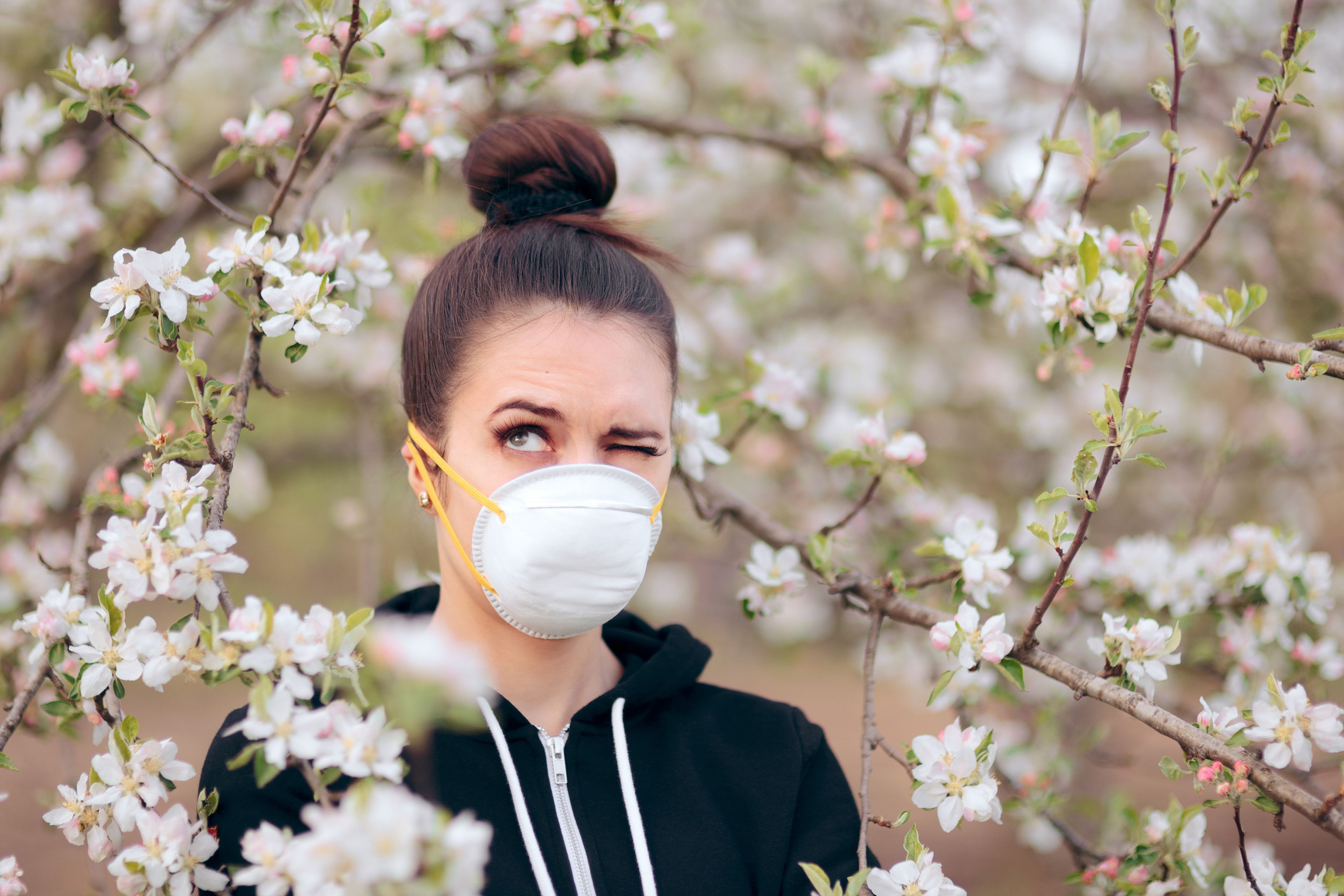 Маска для аллергиков на пыльцу. Весенняя маска. Красивые маски весенние. Маска для аллергиков. Весенний поллиноз.