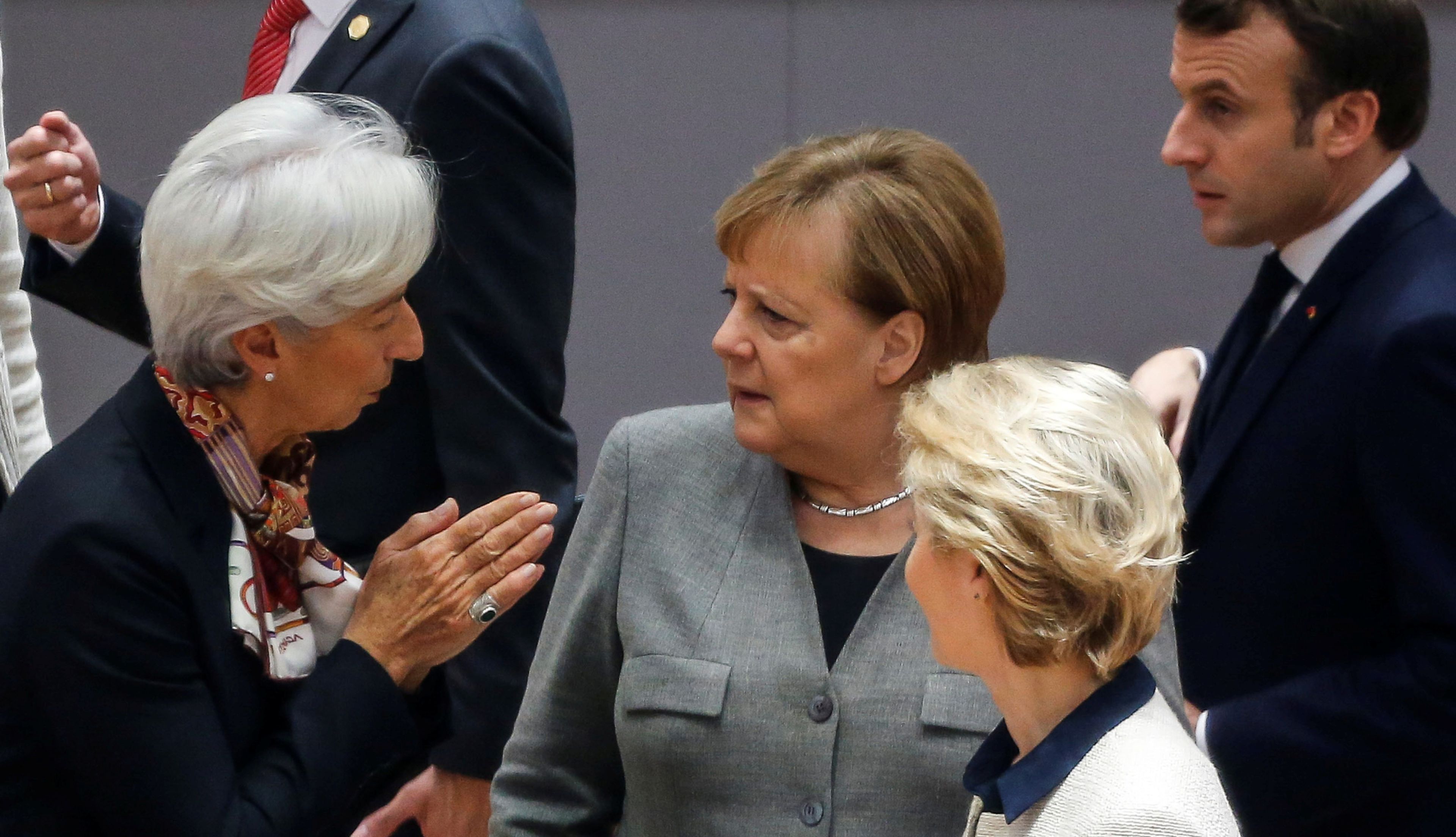 La presidenta del BCE, Christine Lagarde, la canciller alemana, Angela Merkel, la presidenta de la Comisión Europea, Ursula von der Leyen, y el de Francia, Emamanuel Macron