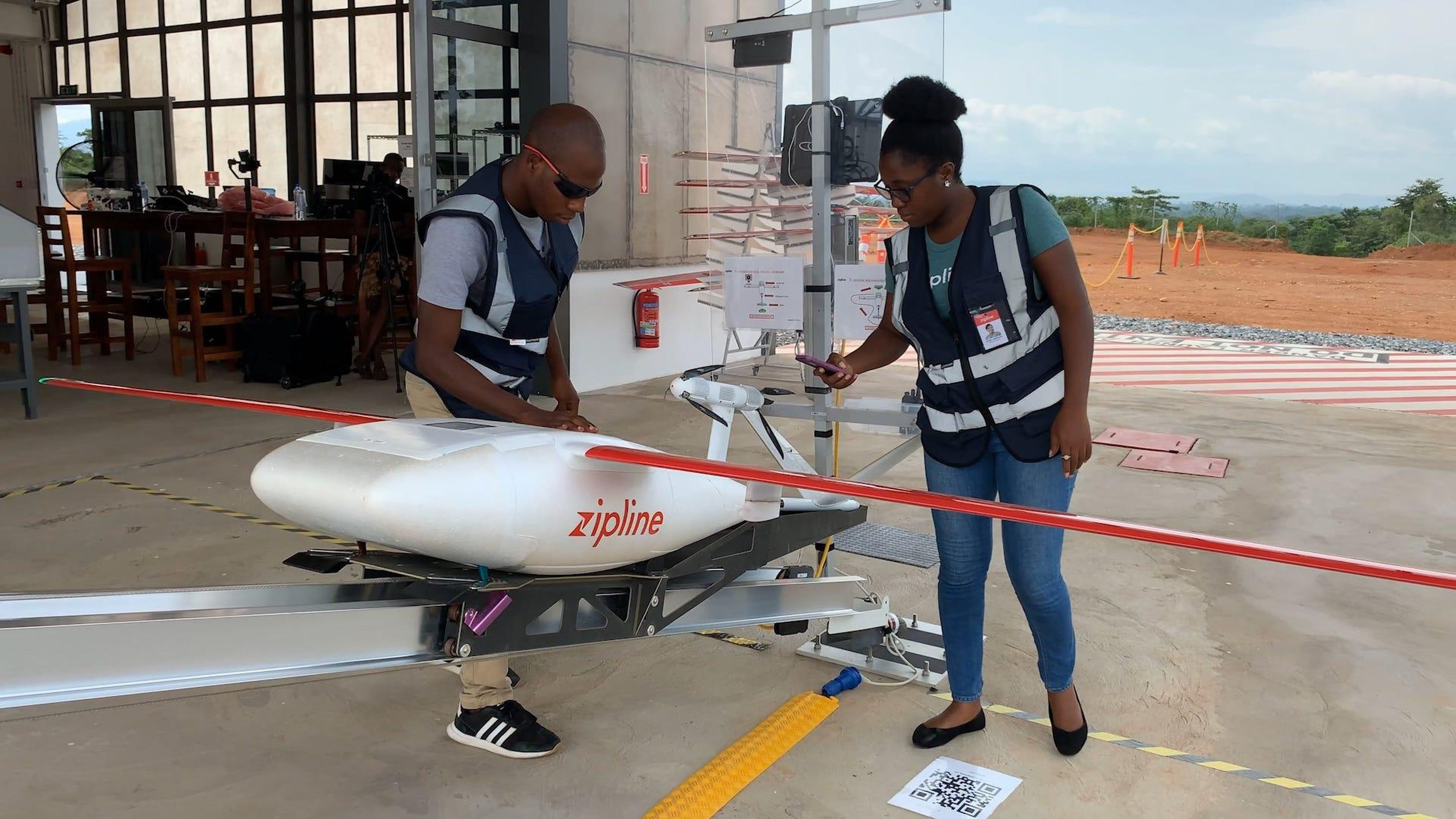 Zipline utiliza drones para entregar productos médicos a cerca de 2.500 hospitales e instalaciones de salud en Ruanda y Ghana