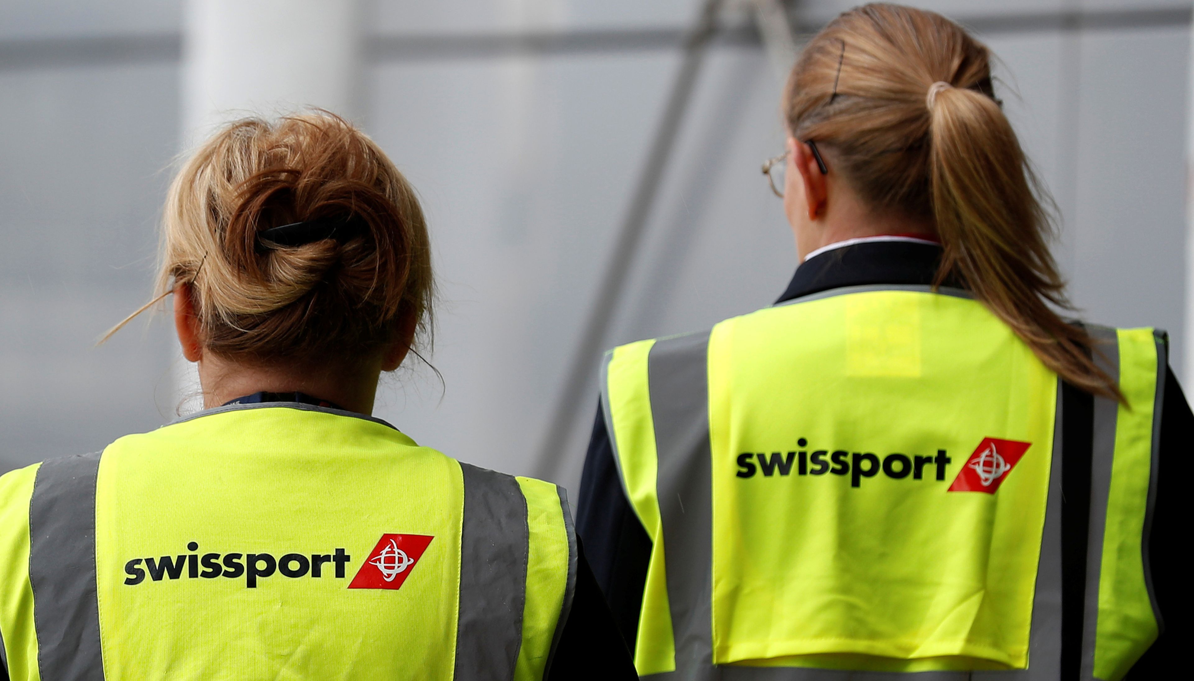2 trabajadoras de Swissport en el aeropuerto de Schipol (Países Bajos)