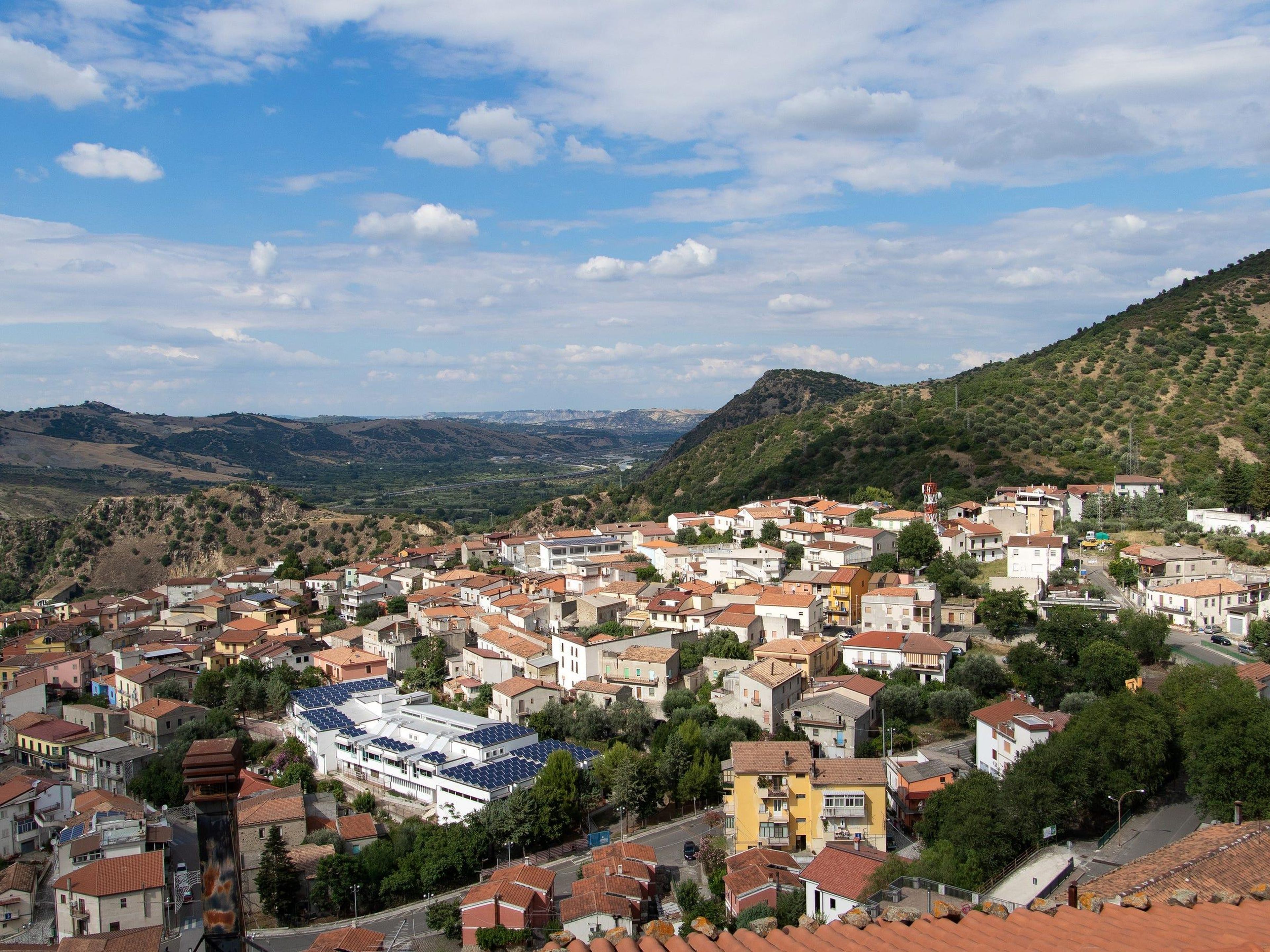 Una vista aérea de Valsinni, un pueblo del sur de Italia situado a unas tres horas de Cinquefrondi.