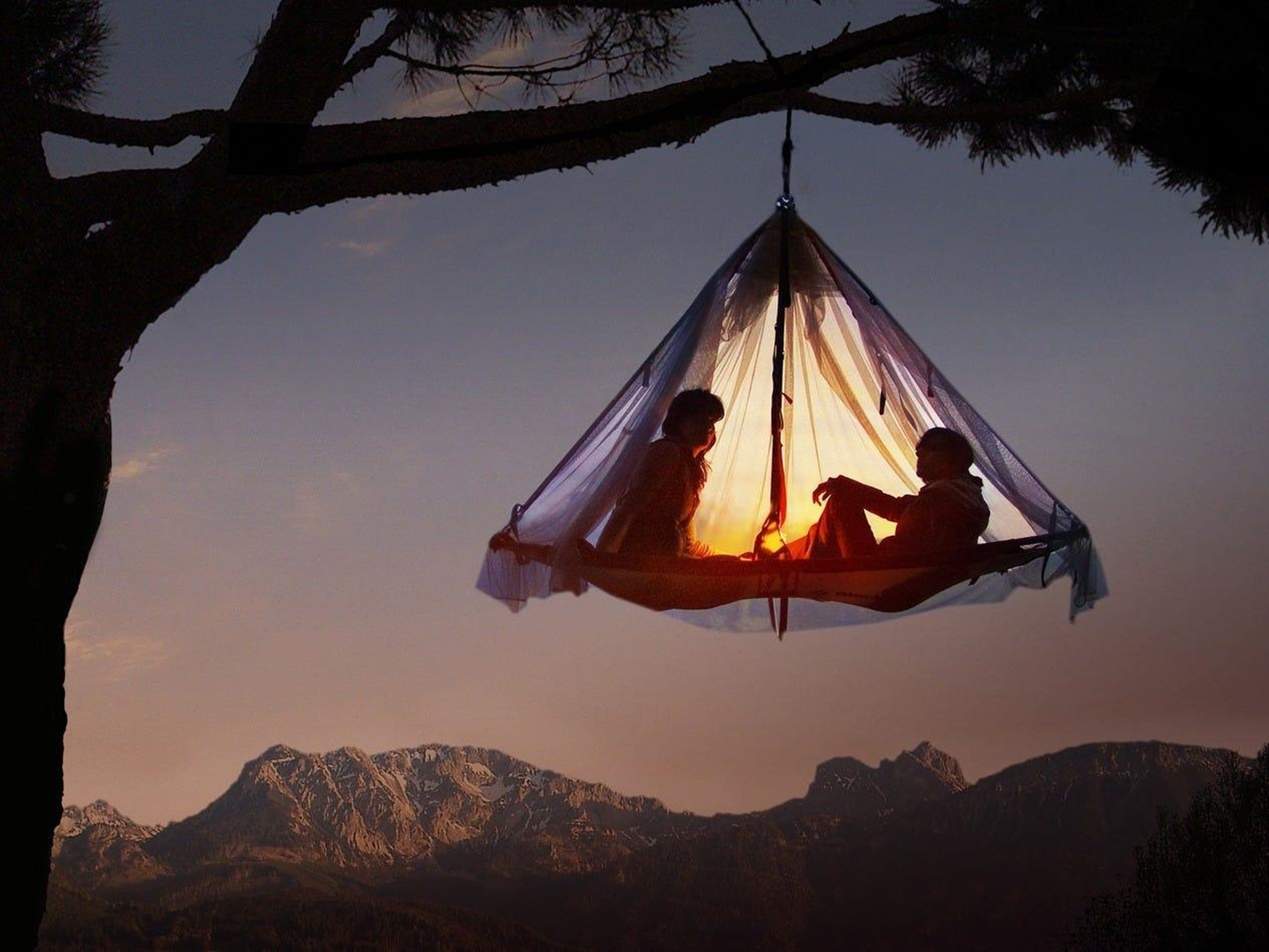 Una acampada en los árboles es la mejor aventura.