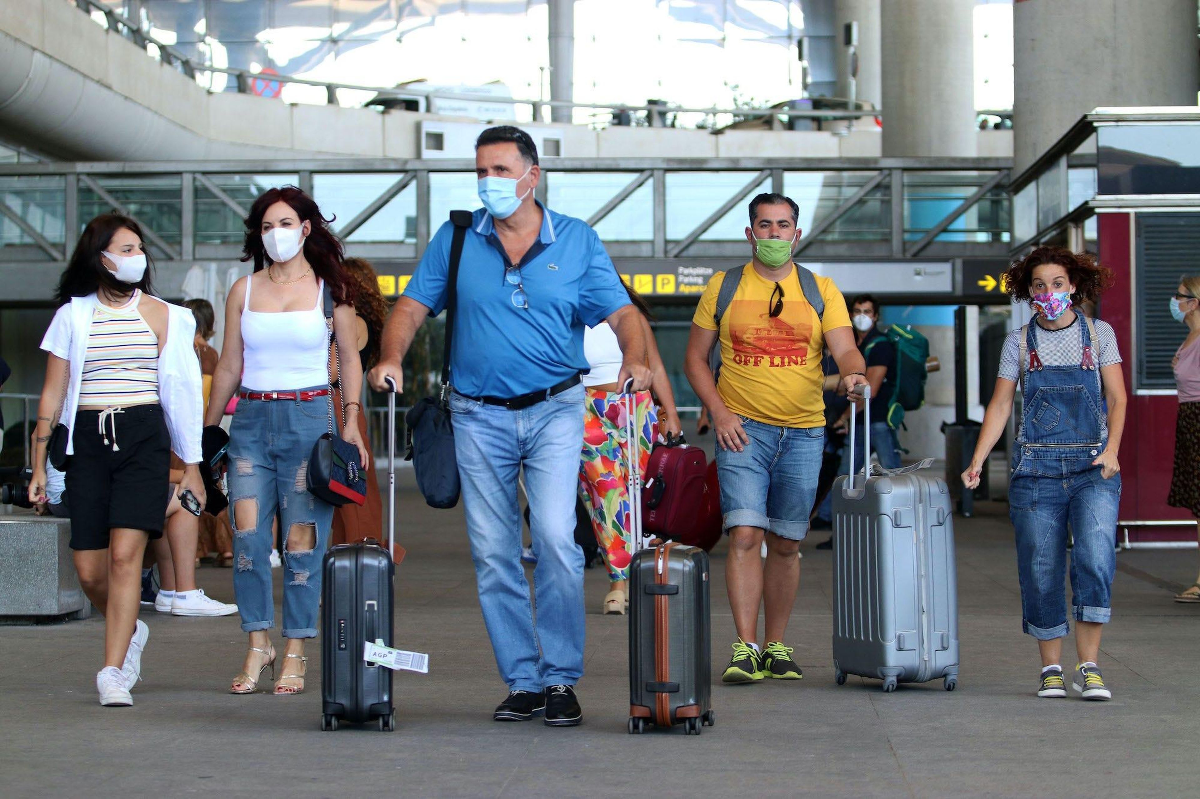 Llegada de turistas y residentes al aeropuerto Pablo Ruiz Picasso de Málaga, después de que el gobierno abriera las fronteras el primer día sin la alarma del virus COVID-19 el 22 de junio de 2020 en Málaga, España.
