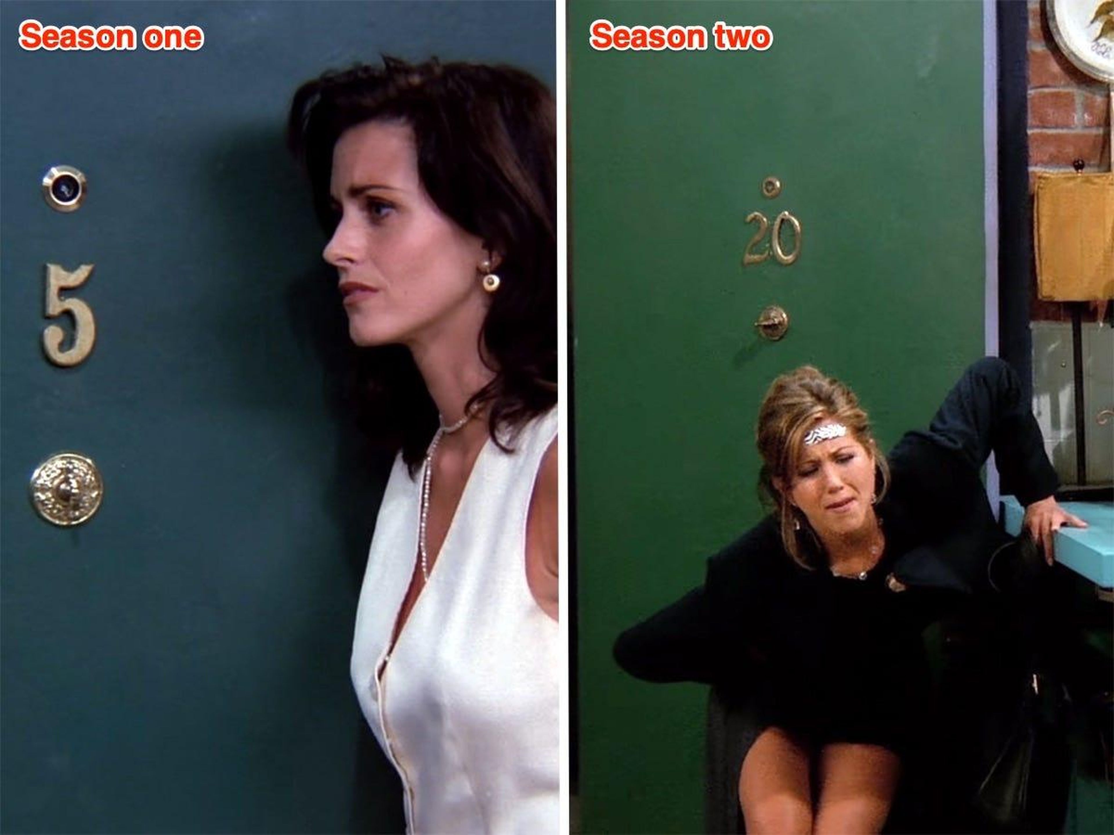 La puerta de entrada de Mónica en la primera temporada, episodio 2 versus la segunda temporada, episodio 1.