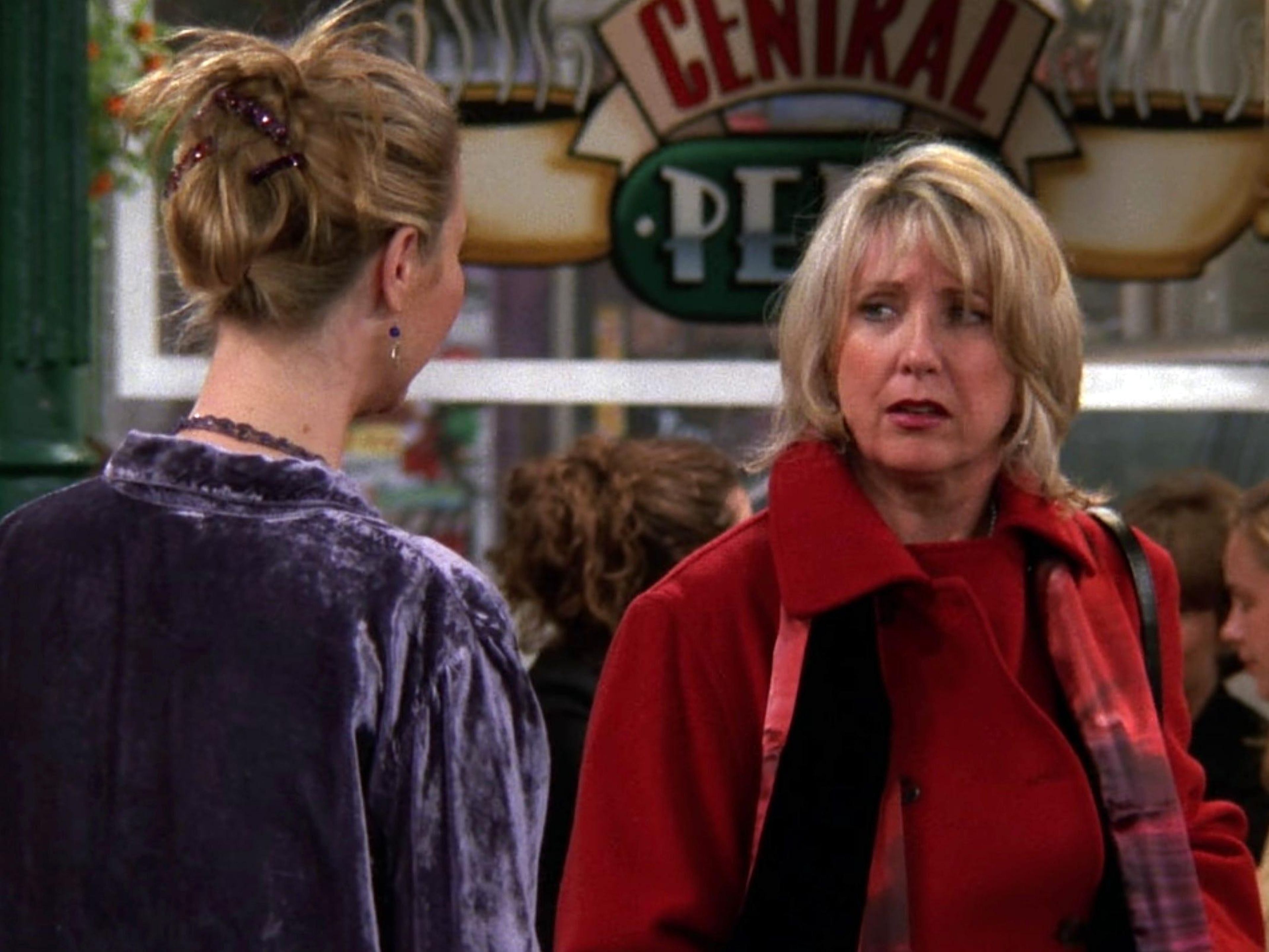 La madre biológica de Phoebe hizo su última aparición en 'El del útero de Phoebe'.