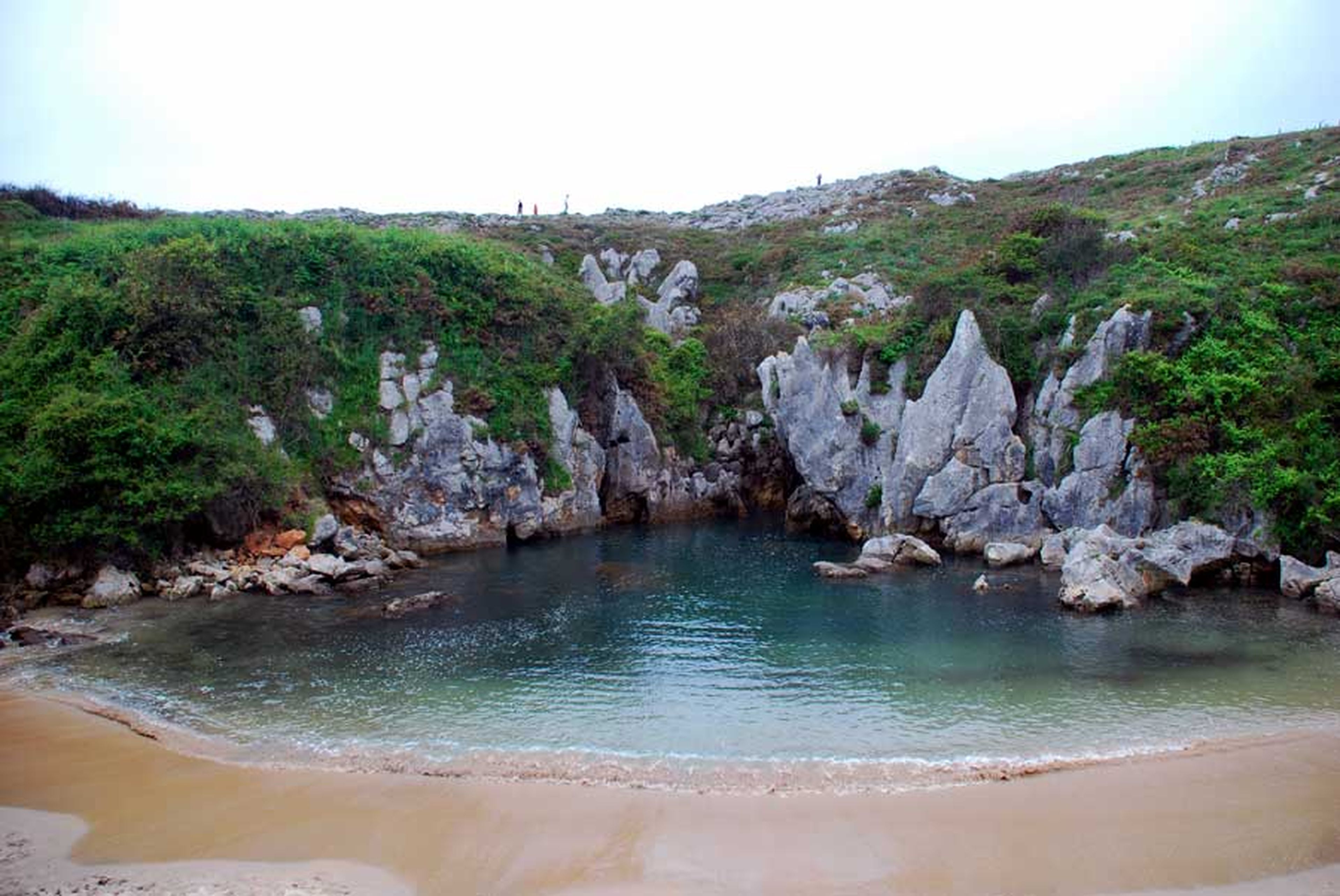 Playa Gulpiyuri, Asturias.