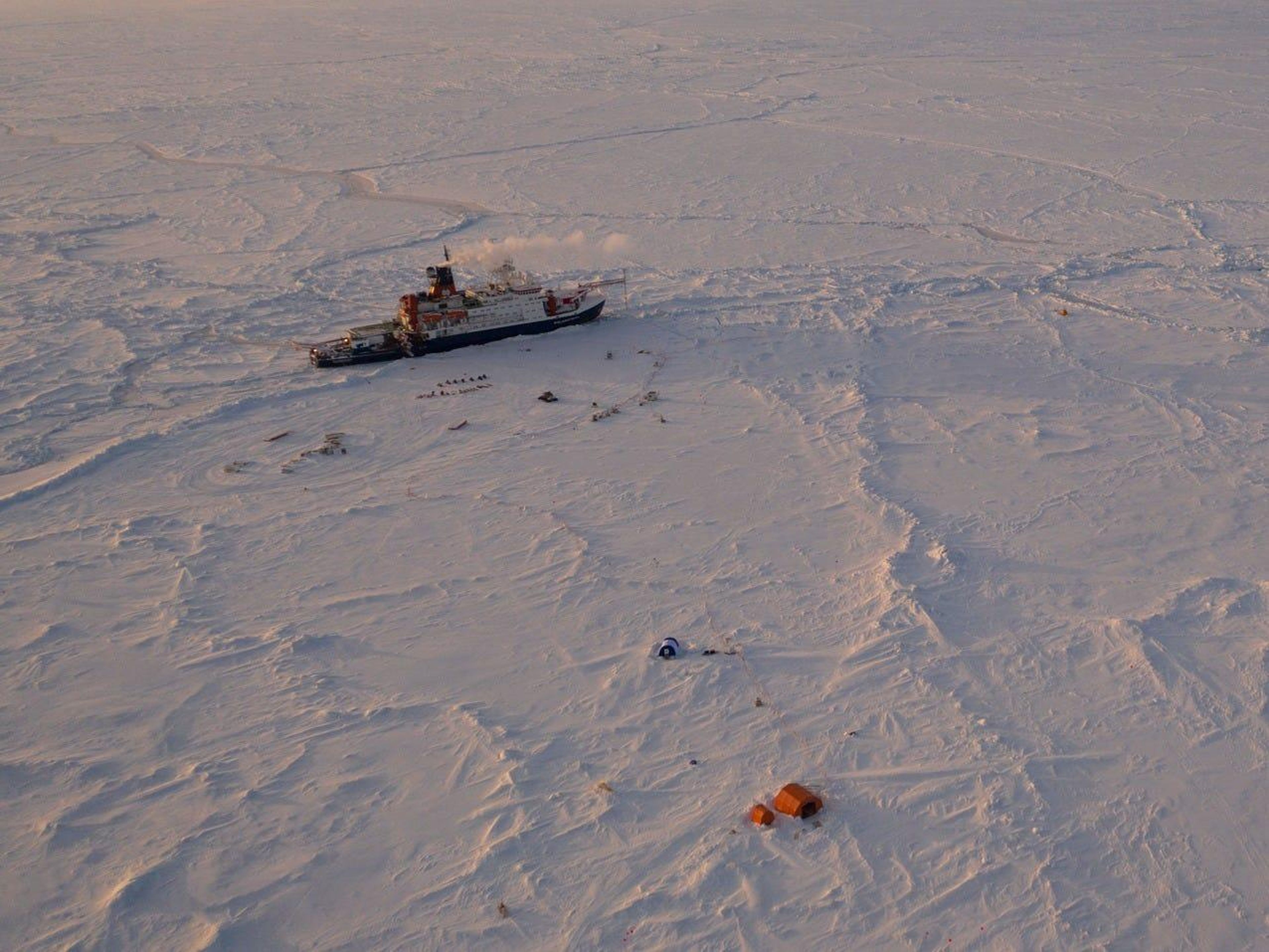 El Polarstern está atrapado en el hielo del ártico.