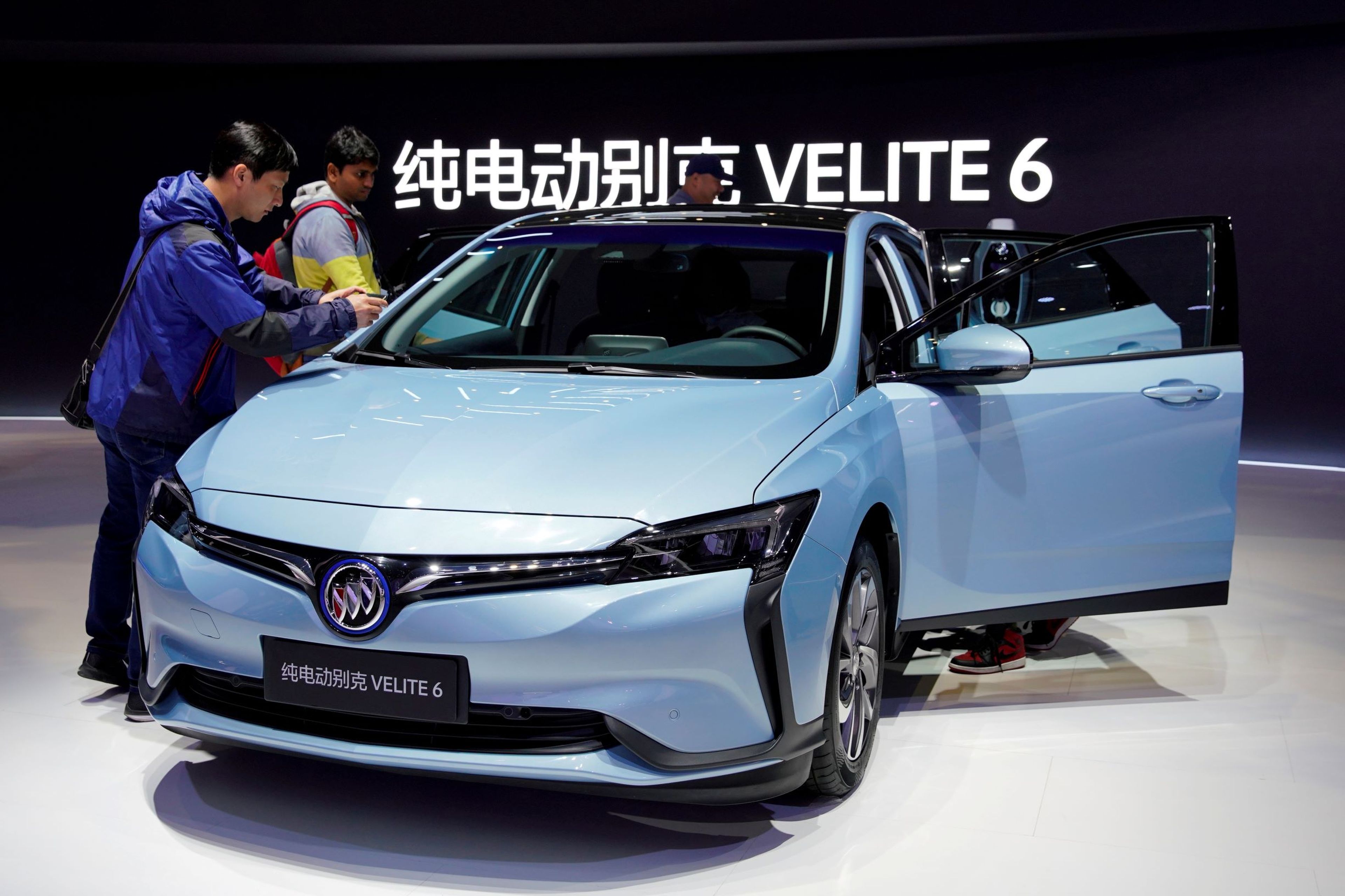 La presentación de un coche eléctrico de GM en Shanghái, China.
