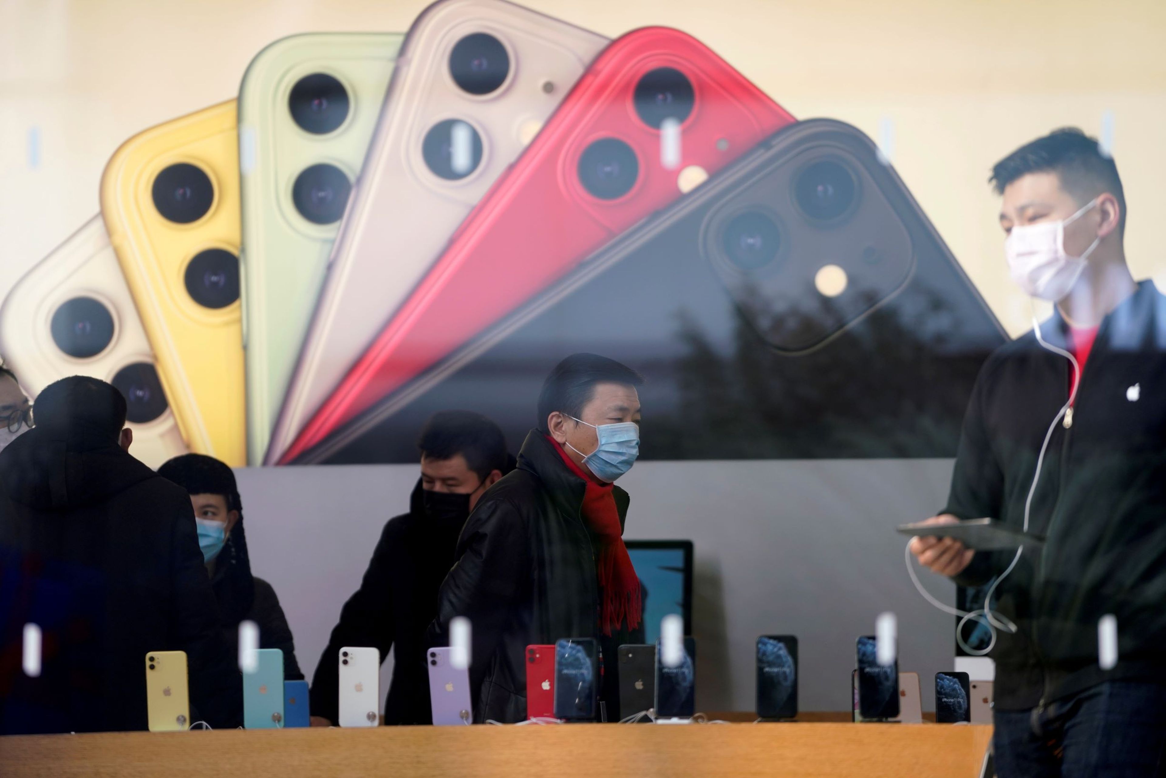 Una tienda de Apple en China durante la pandemia del coronavirus.