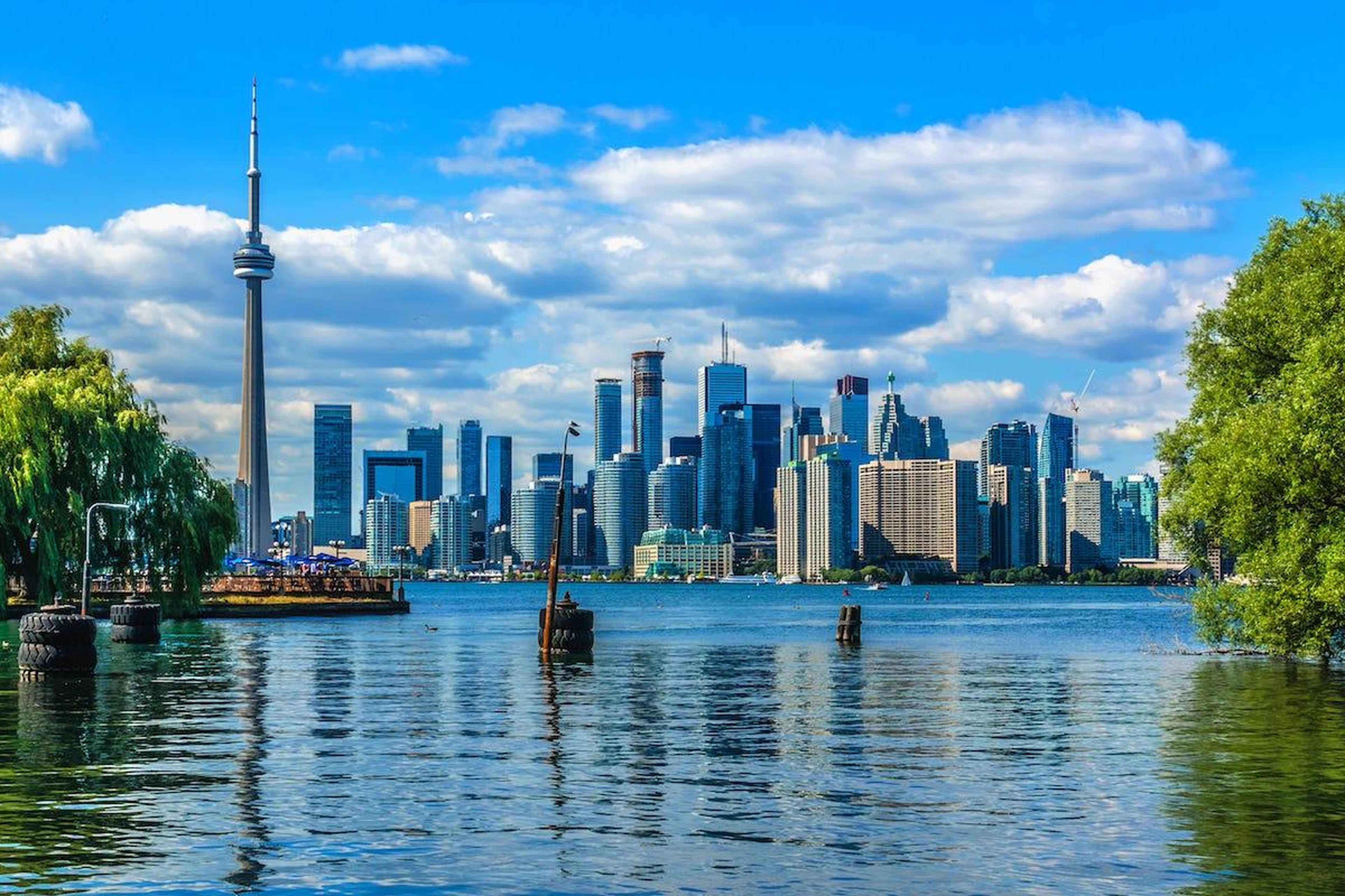 El skyline de Toronto desde las Islas de Toronto.