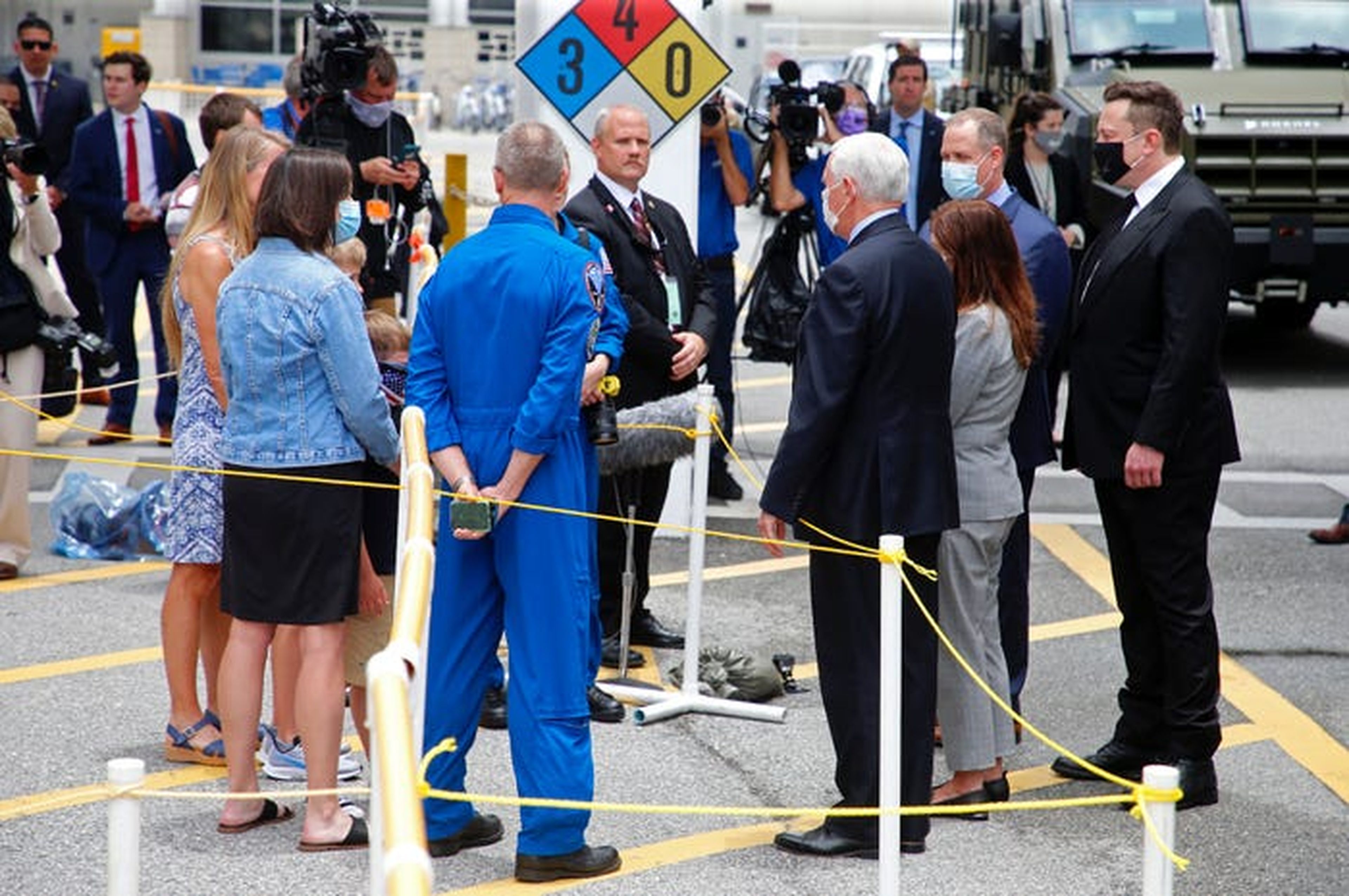 El vicepresidente Mike Pence se unió a Elon Musk, junto con los astronautas y sus familias, en el Centro Espacial Kennedy antes del lanzamiento.