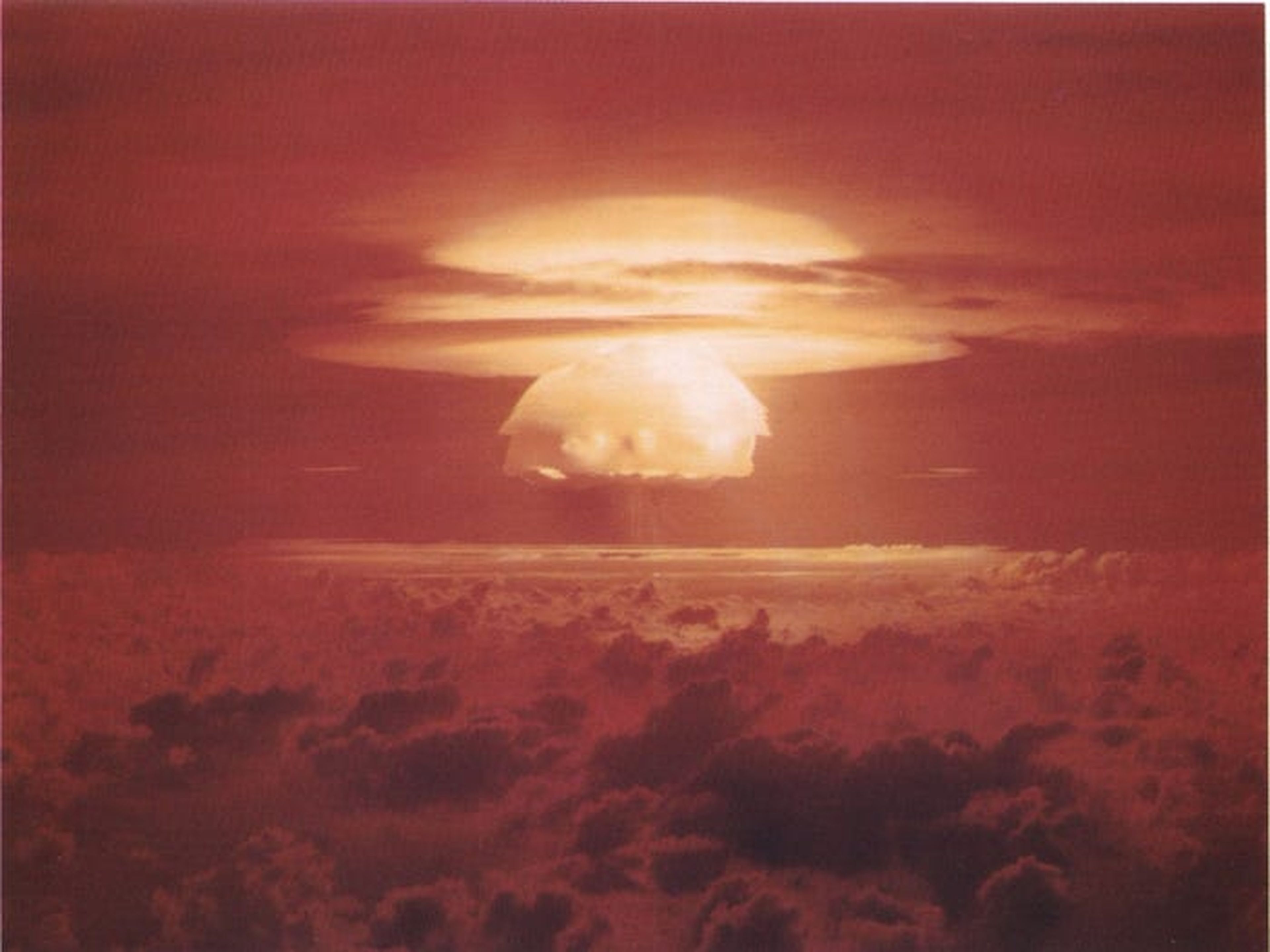 Una foto de la prueba de armas termonucleares en EEUU, concretamente en el Océano Pacífico el 1 de marzo de 1954.
