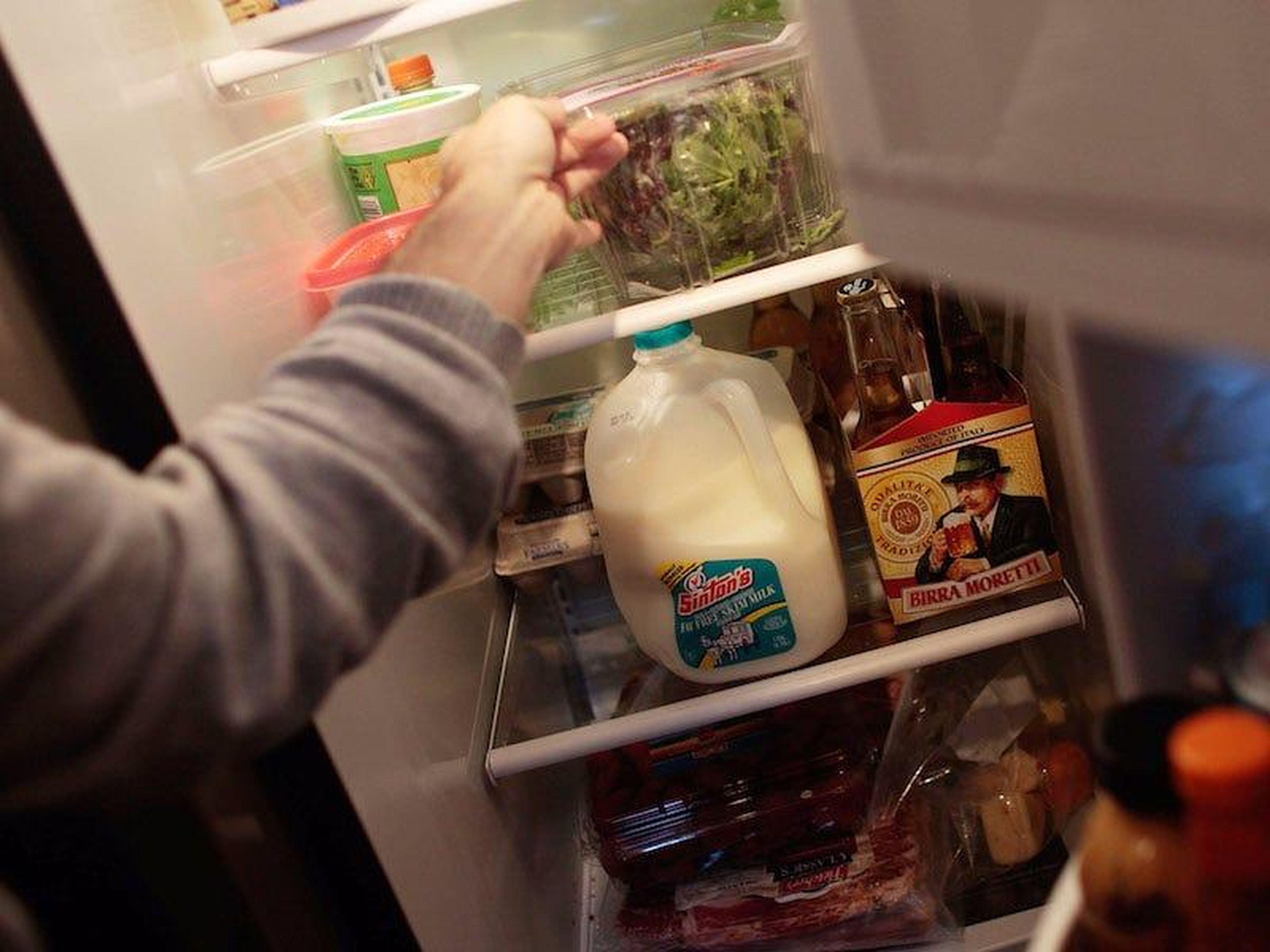 Lo más probable es que estés almacenando mal algunos alimentos.