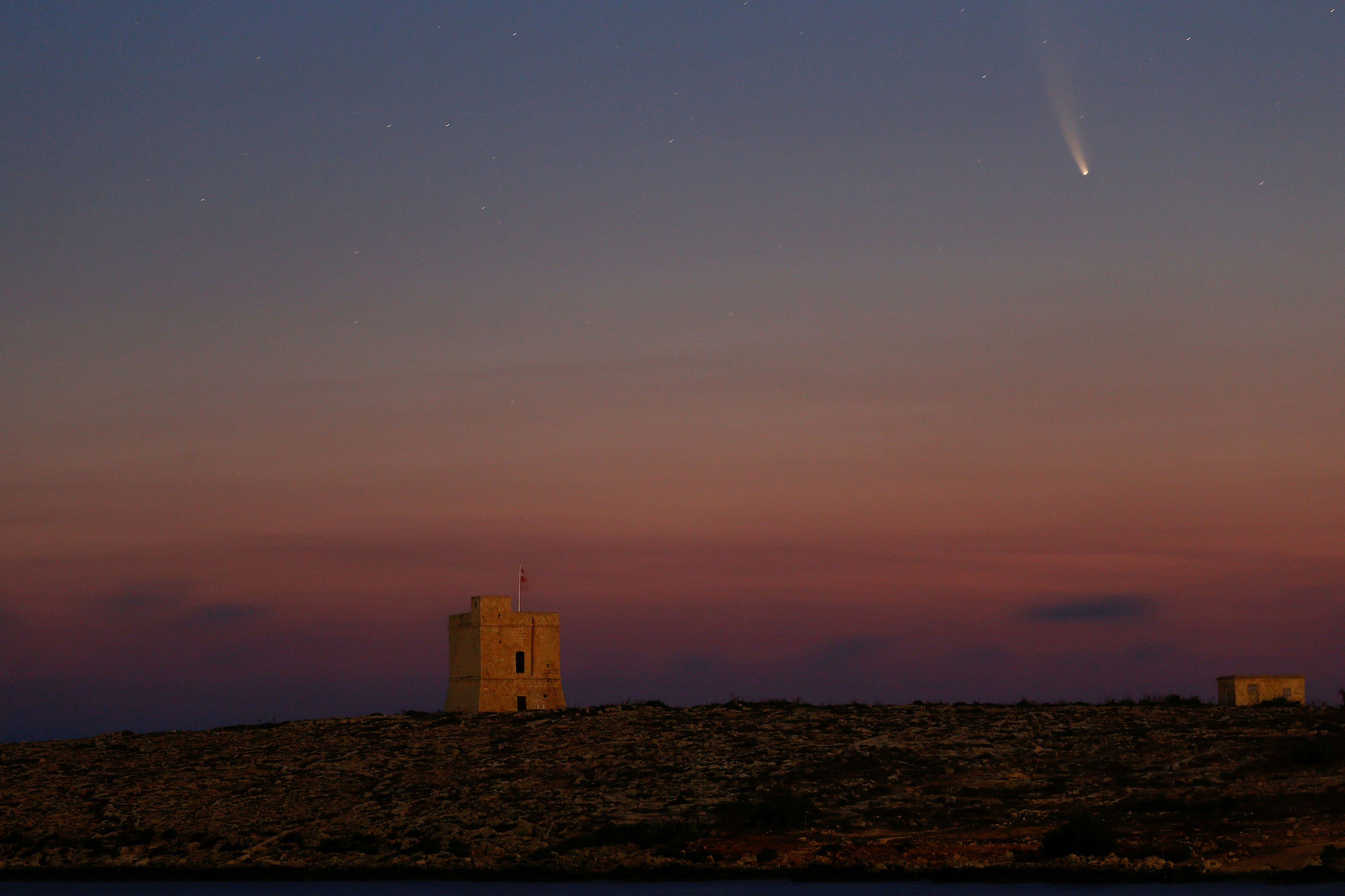 El cometa C/2020 o Neowise visto desde Malta.