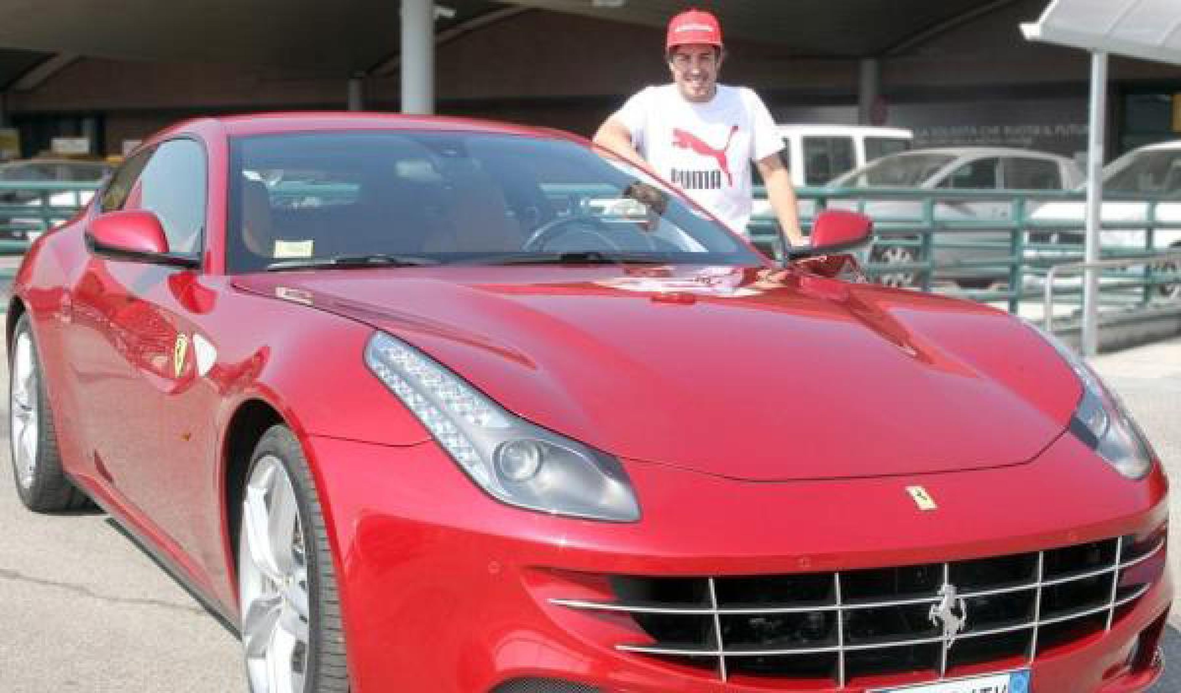 Fernando Alonso y su Ferrari FF.