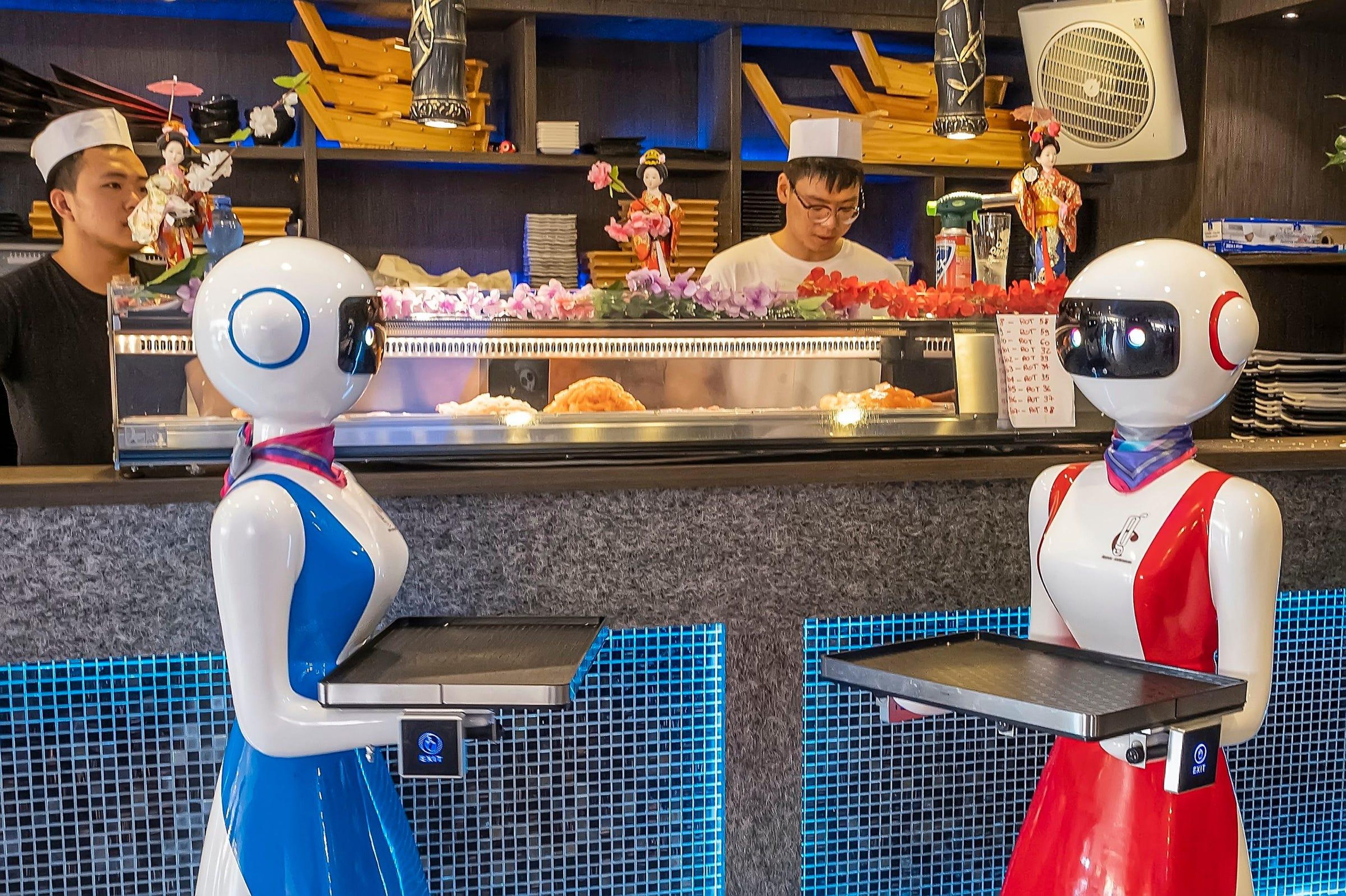 El Gran Caffé Rapallo en Liguria fue el primer restaurante en Italia que empleó robots como camareros.