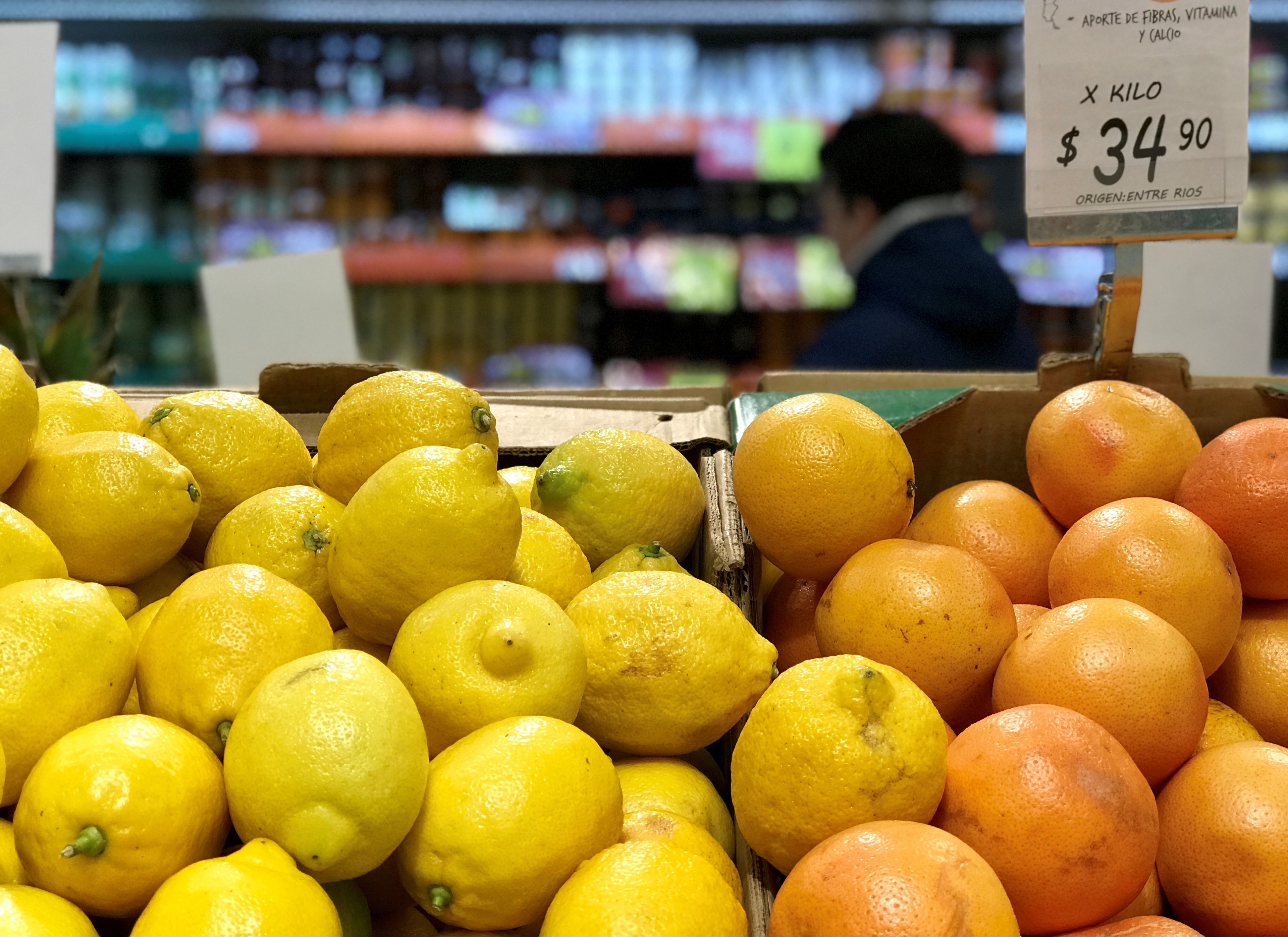 Limones en un supermercado