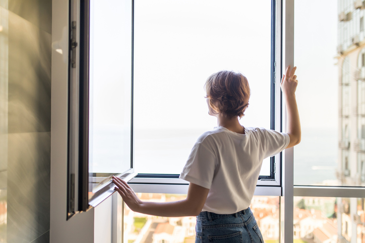 Cómo limpiar los rieles de las ventanas paso a paso: el truco más fácil,  rápido y eficaz