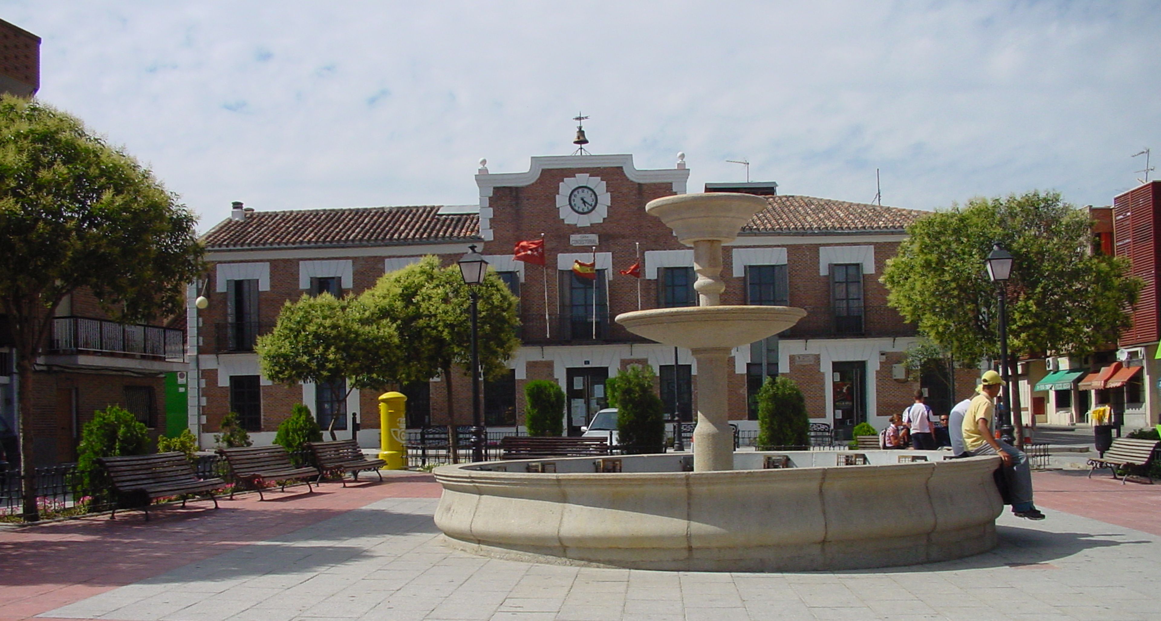 Plaza del Ayuntamiento de Paracuellos del Jarama (Comunidad de Madrid)
