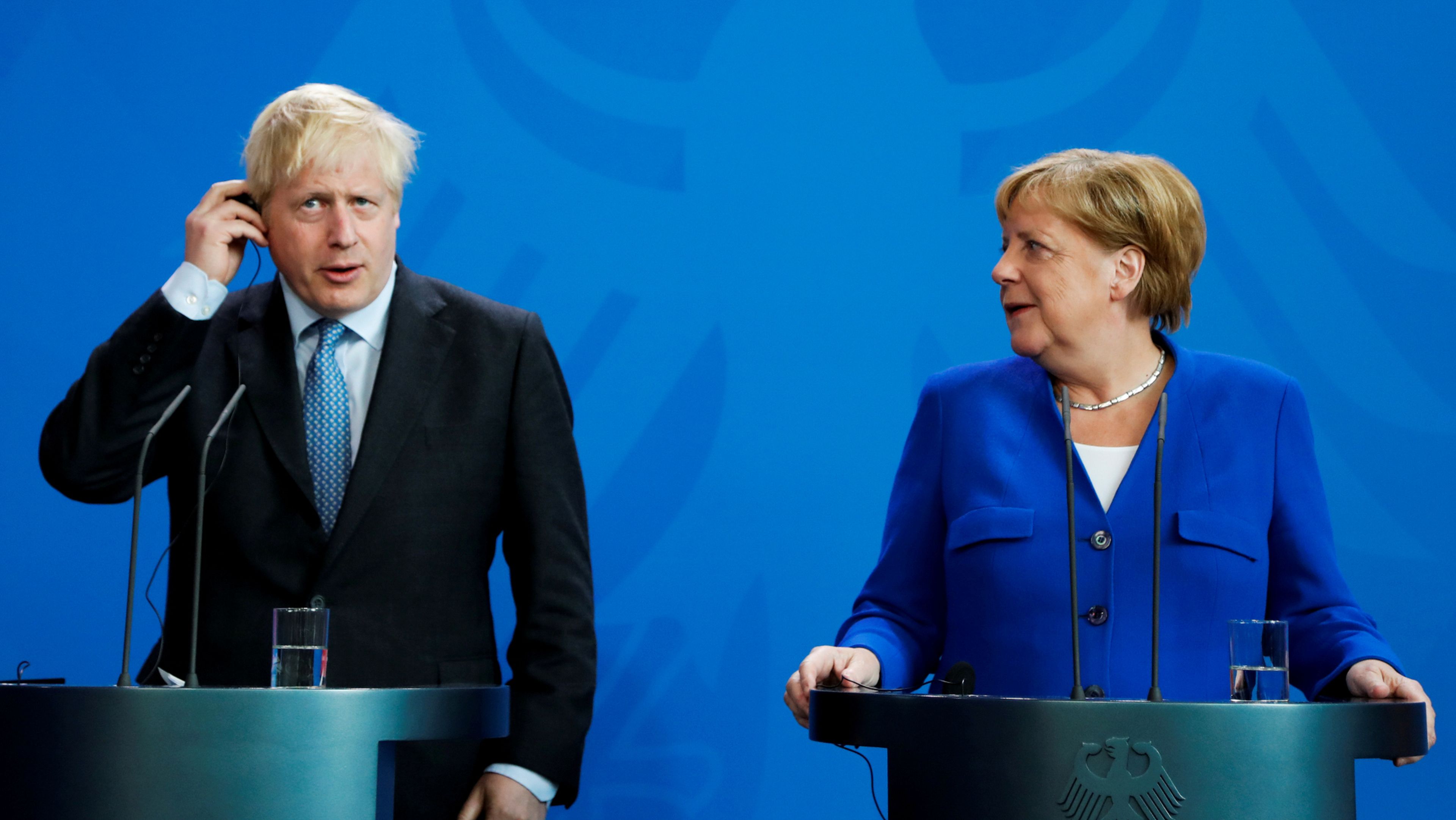 El primer ministro británico, Boris Johnson, y la canciller alemana, Angela Merkel