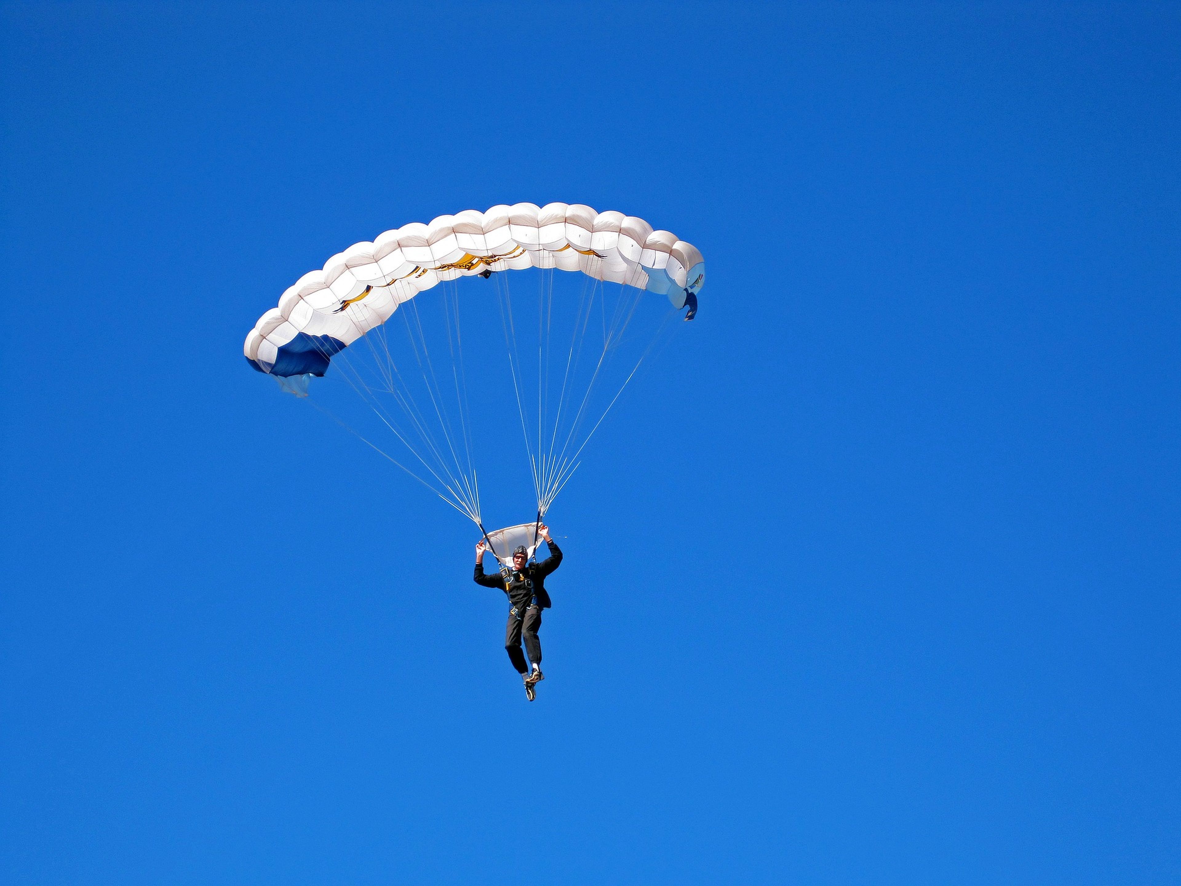 Saltar en paracaídas